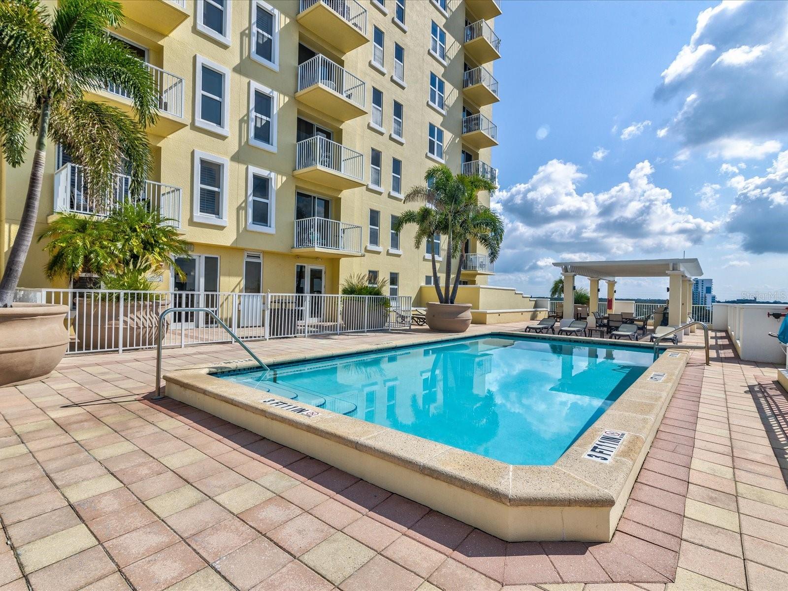 Image 49 of 76 For 628 Cleveland Street 1011