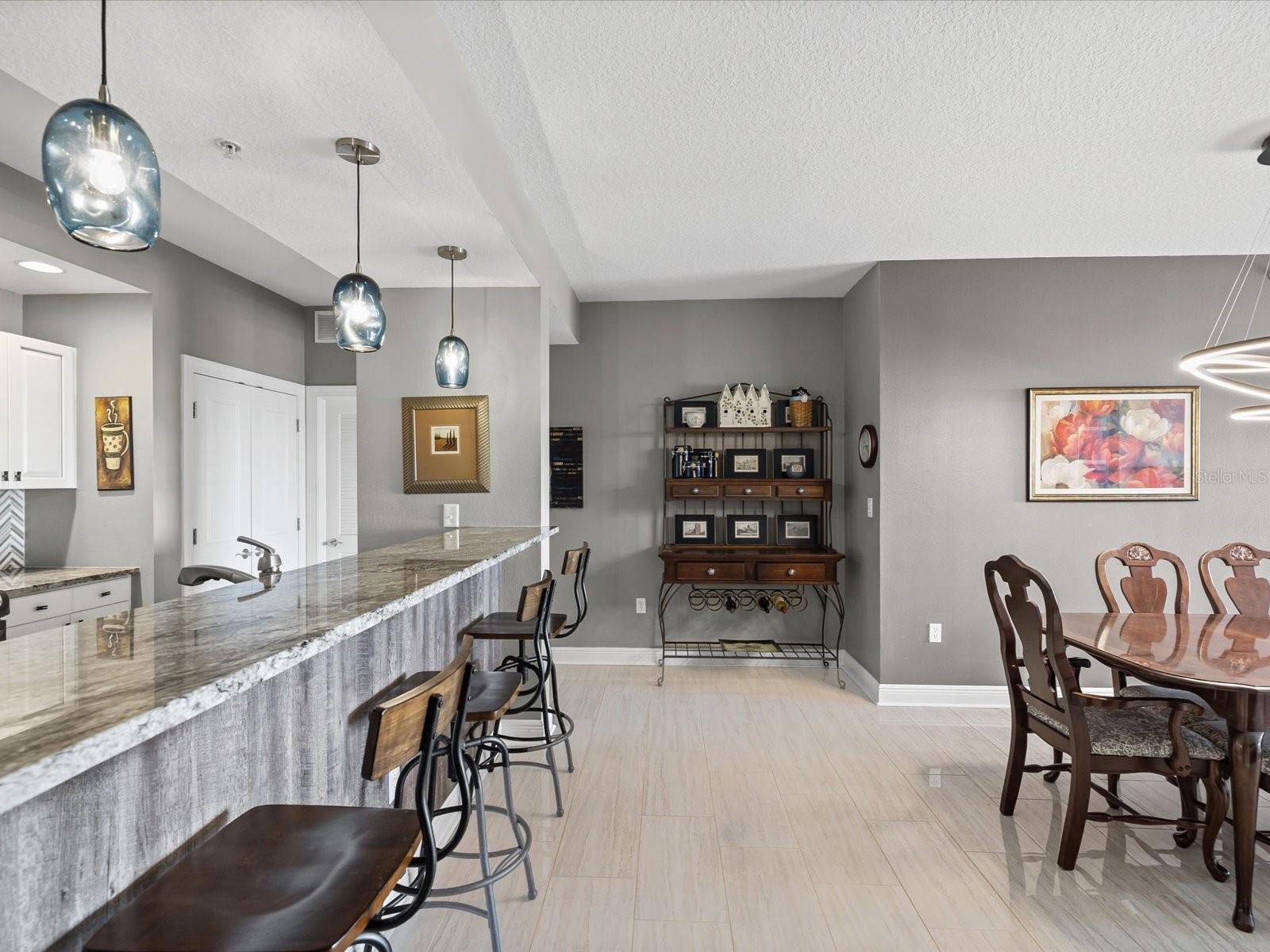 Image 6 of 76 For 628 Cleveland Street 1011