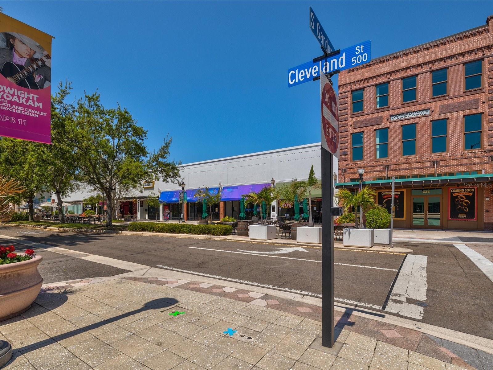 Image 70 of 76 For 628 Cleveland Street 1011