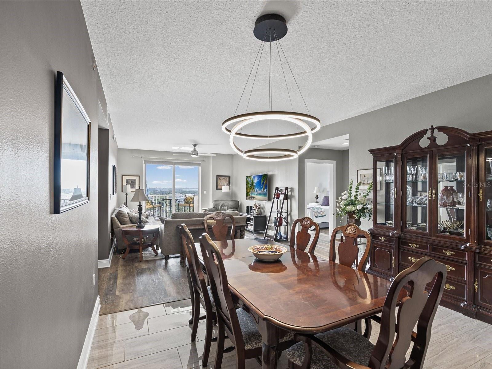 Image 8 of 76 For 628 Cleveland Street 1011