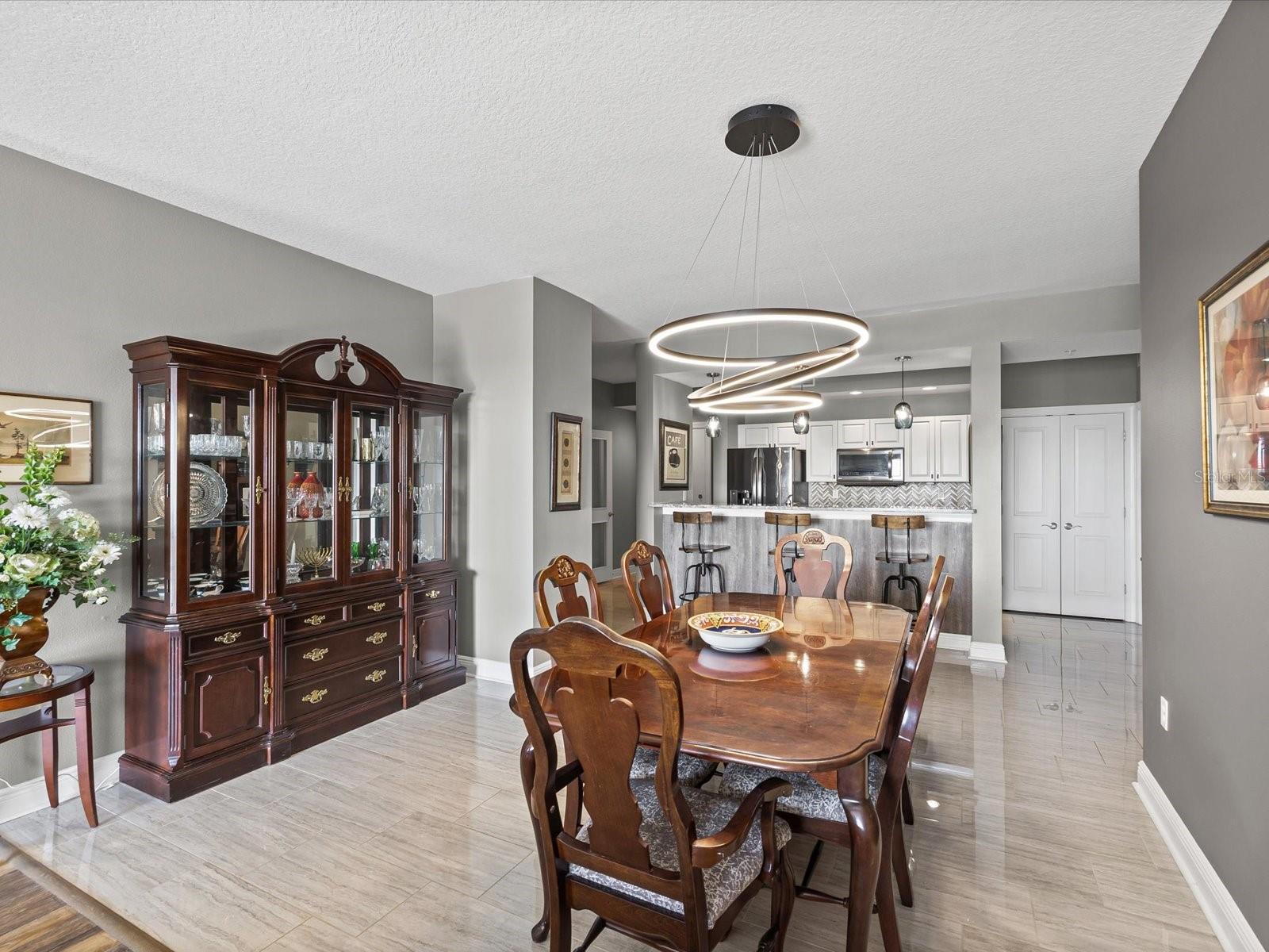 Image 9 of 76 For 628 Cleveland Street 1011
