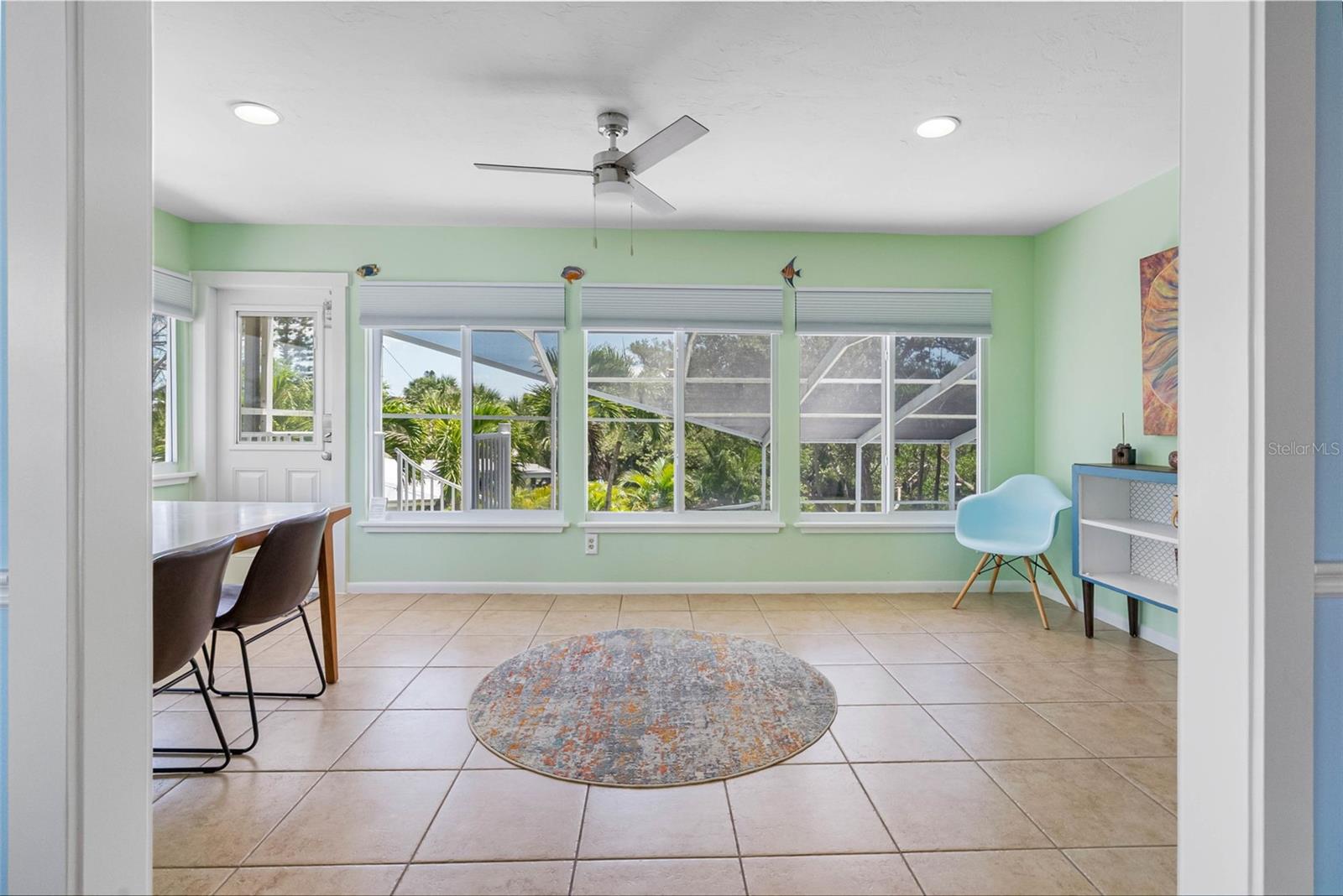 Image 15 of 50 For 417 Poinsettia Road