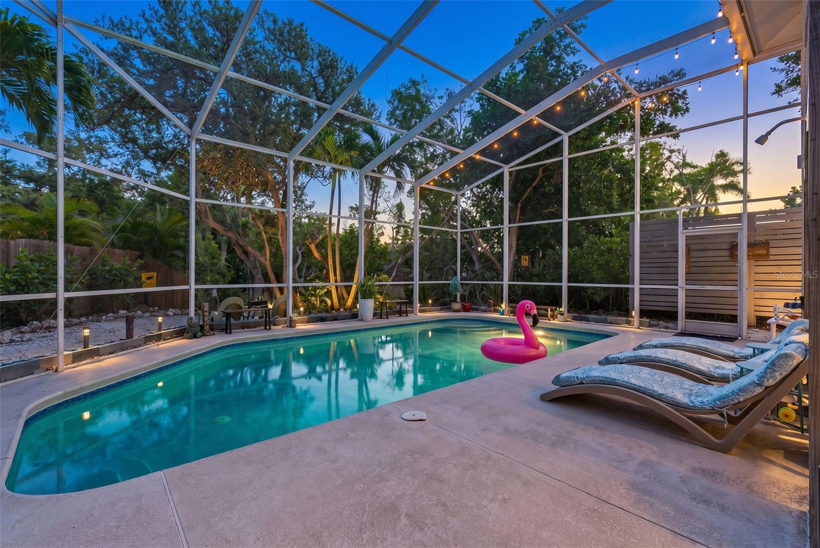 Image 4 of 50 For 417 Poinsettia Road