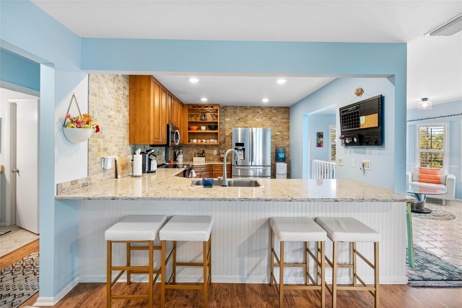 Image 6 of 50 For 417 Poinsettia Road