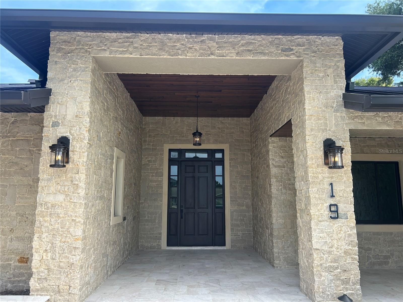 Listing photo id 0 for 19 Hibiscus Road