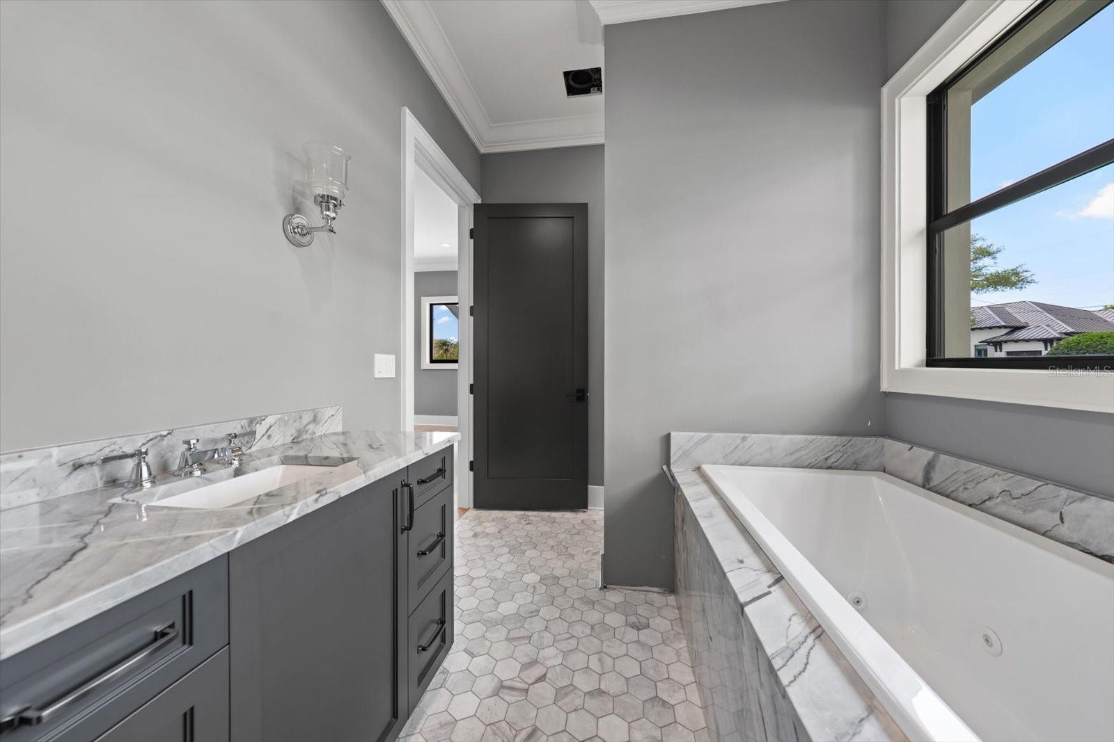 Listing photo id 39 for 19 Hibiscus Road