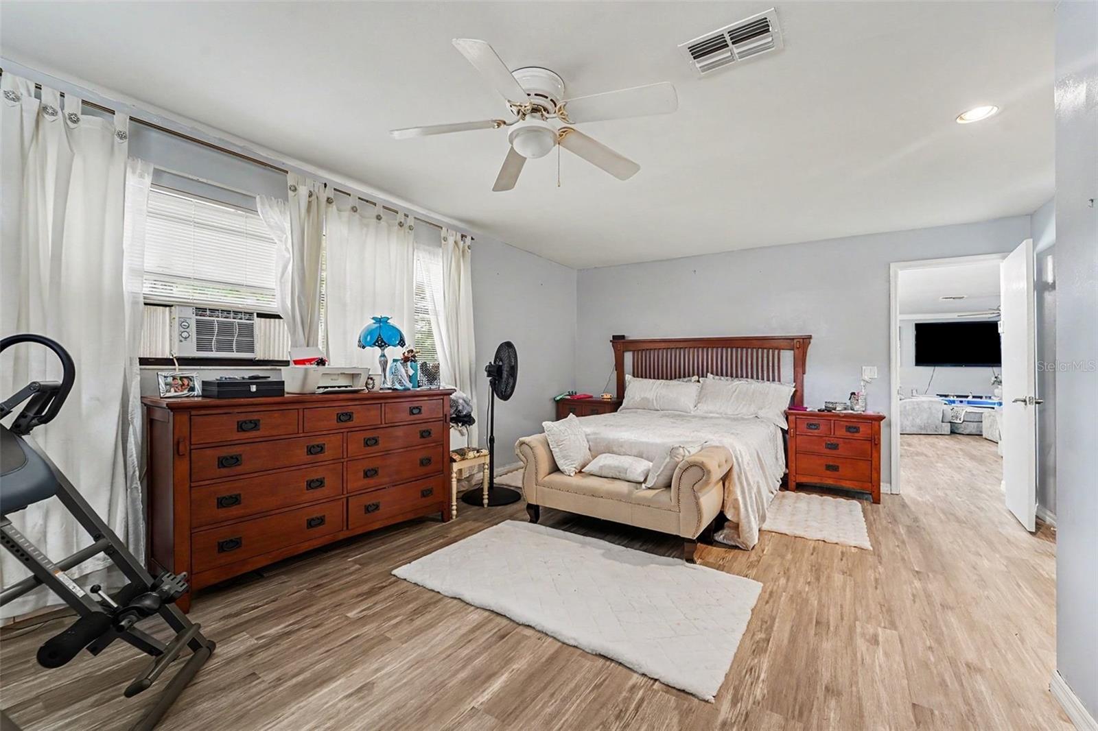 Image 17 of 41 For 13020 Sugar Creek Boulevard
