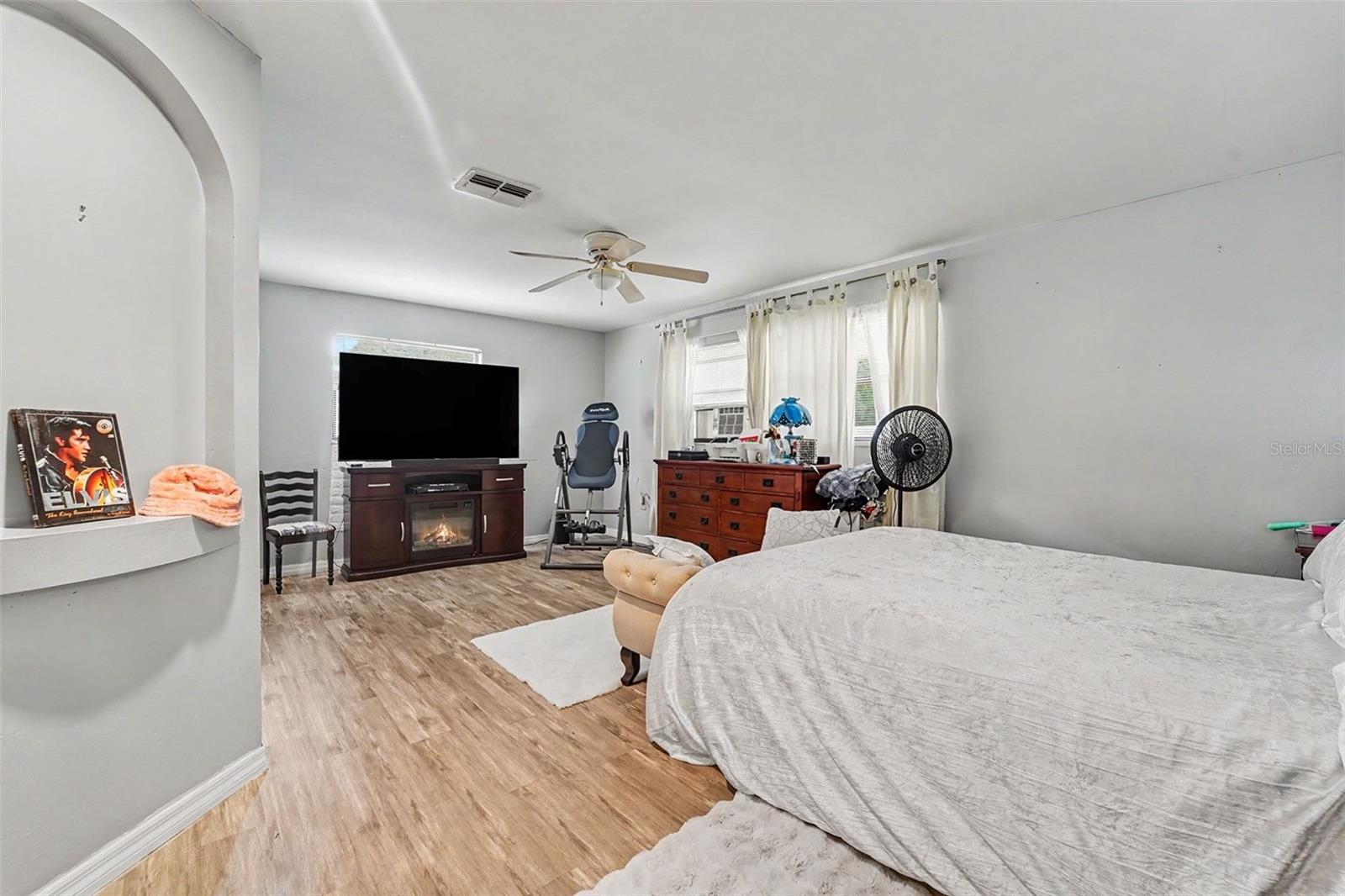 Image 18 of 41 For 13020 Sugar Creek Boulevard