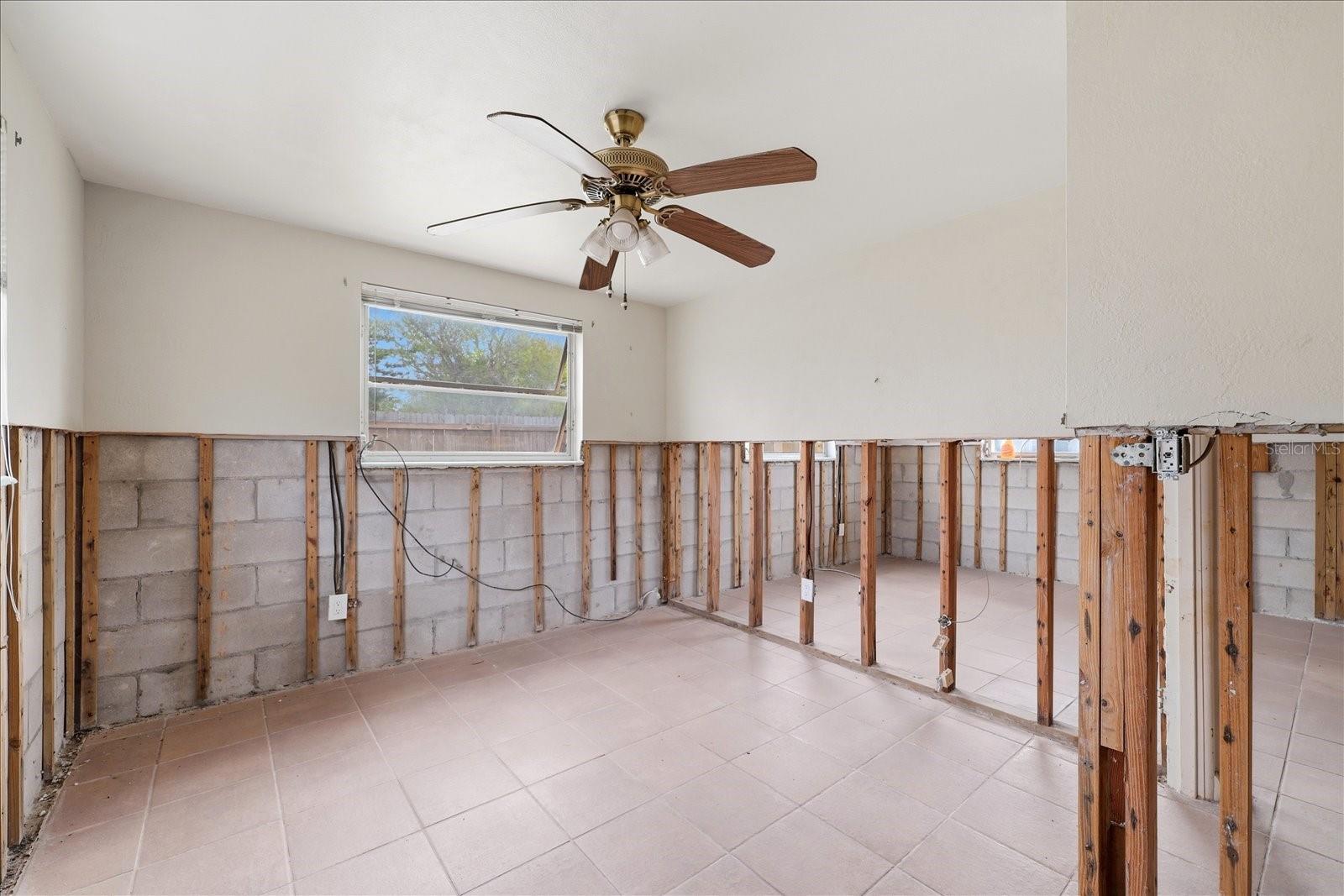 Image 12 of 30 For 510 Marlyn Way