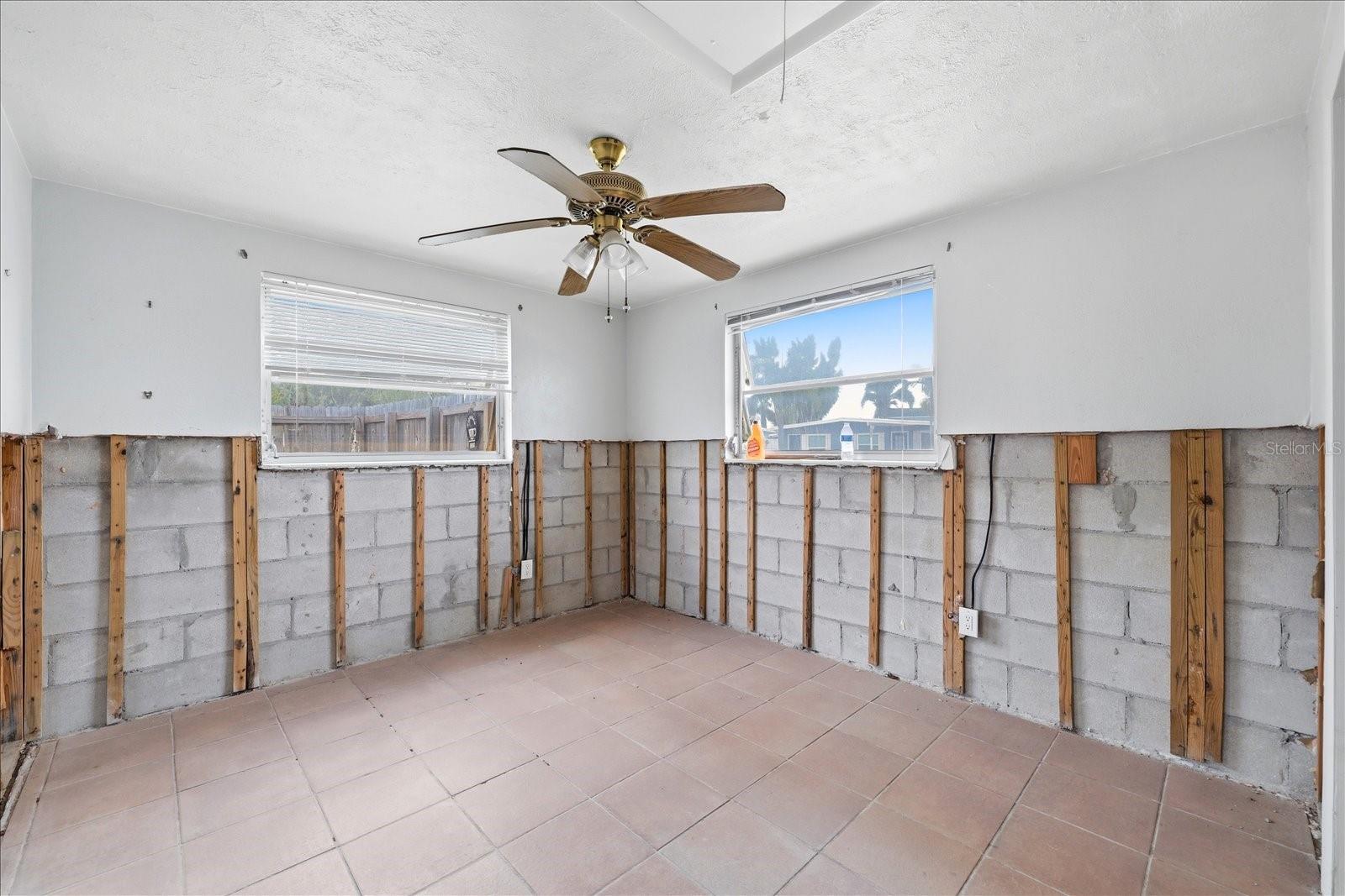 Image 13 of 30 For 510 Marlyn Way