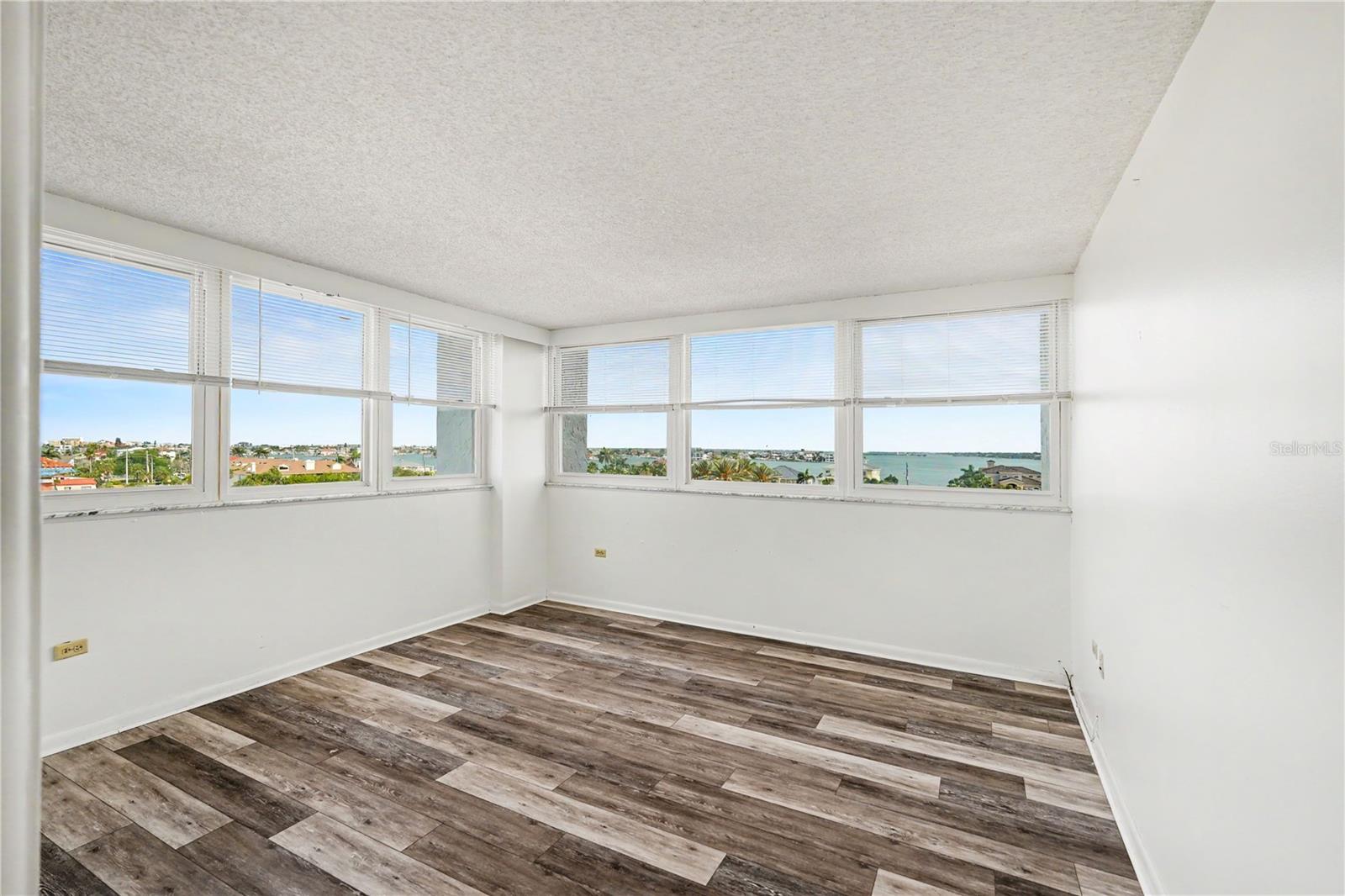 Image 14 of 25 For 450 Treasure Island Causeway 601