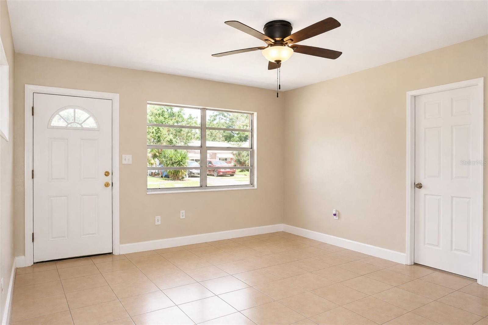Image 3 of 18 For 821 14th Avenue Nw