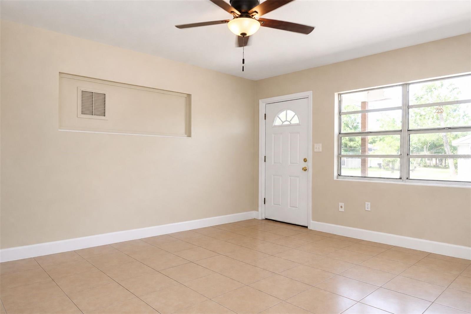 Image 4 of 18 For 821 14th Avenue Nw