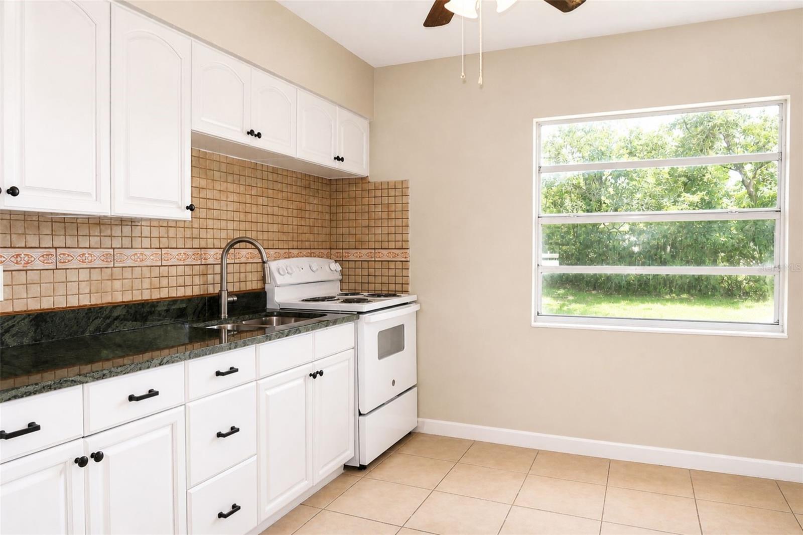 Image 6 of 18 For 821 14th Avenue Nw