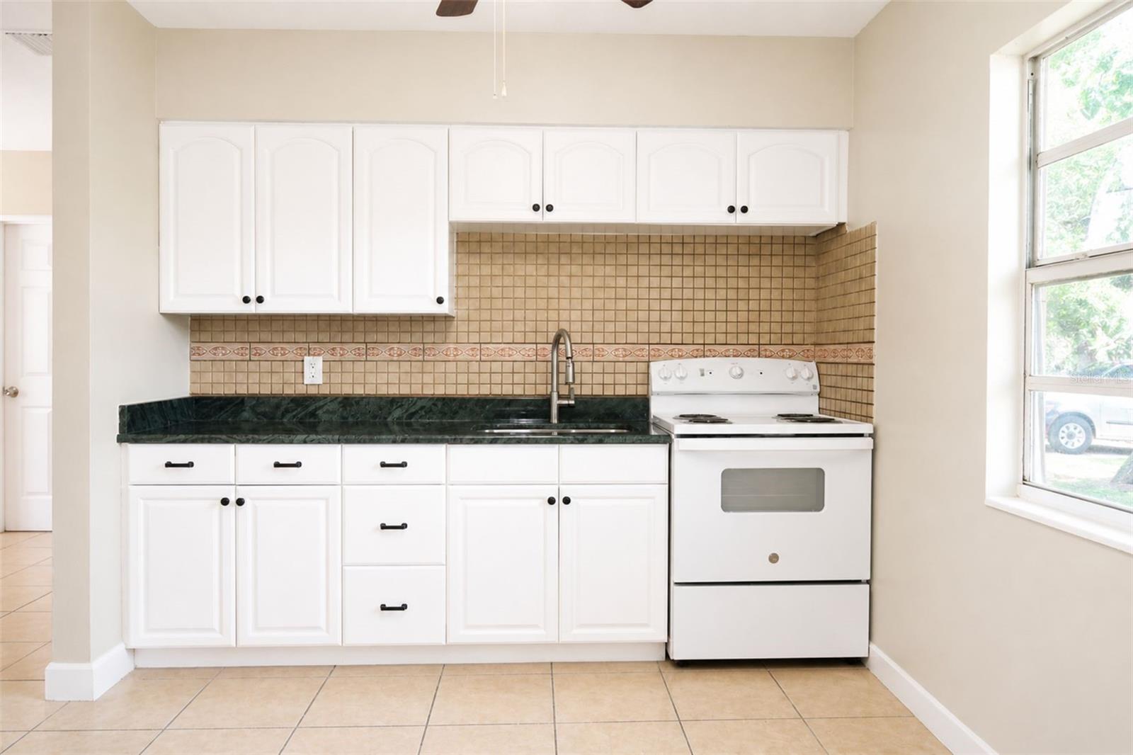 Image 7 of 18 For 821 14th Avenue Nw