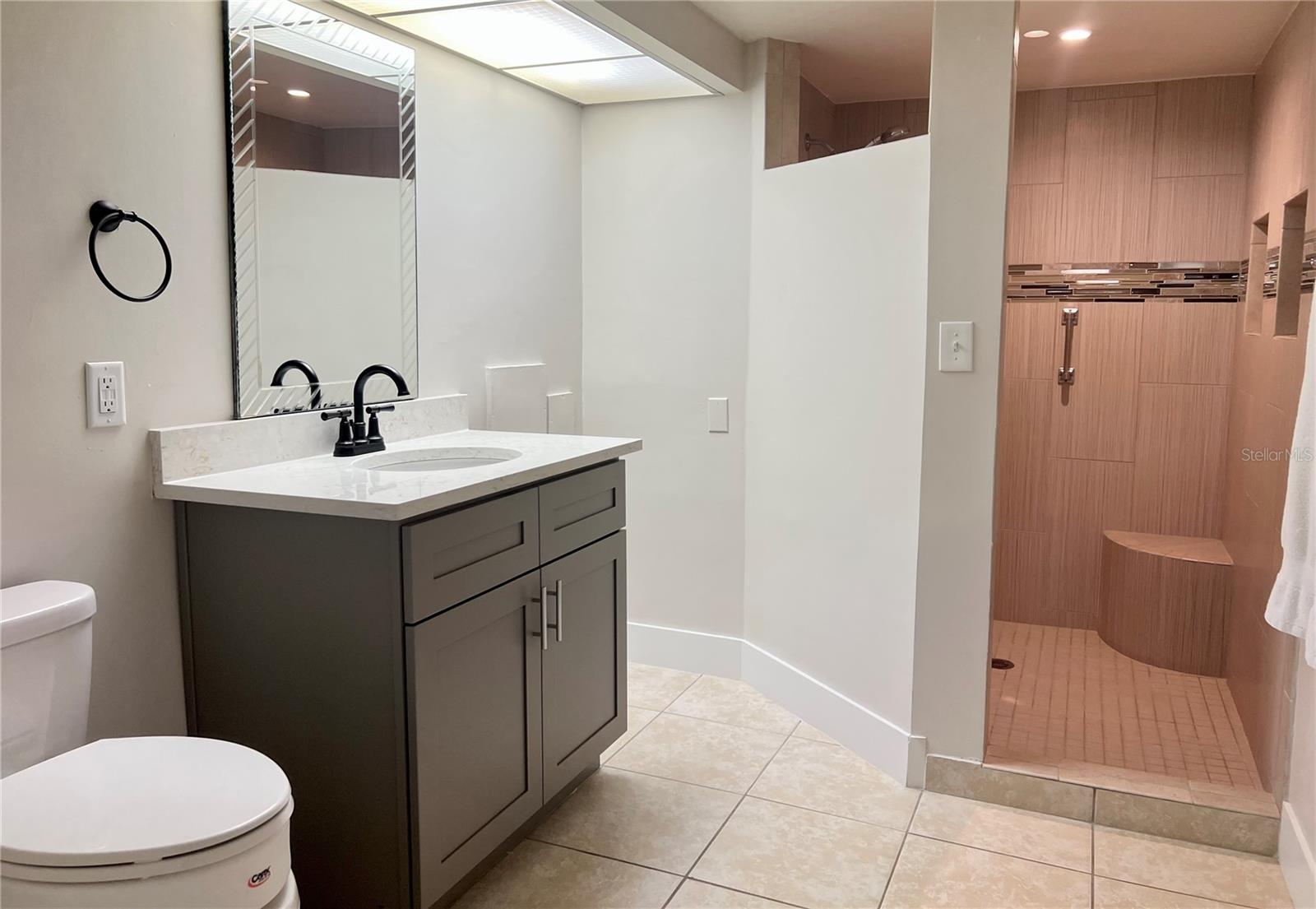 Image 19 of 56 For 632 Edgewater Drive 139