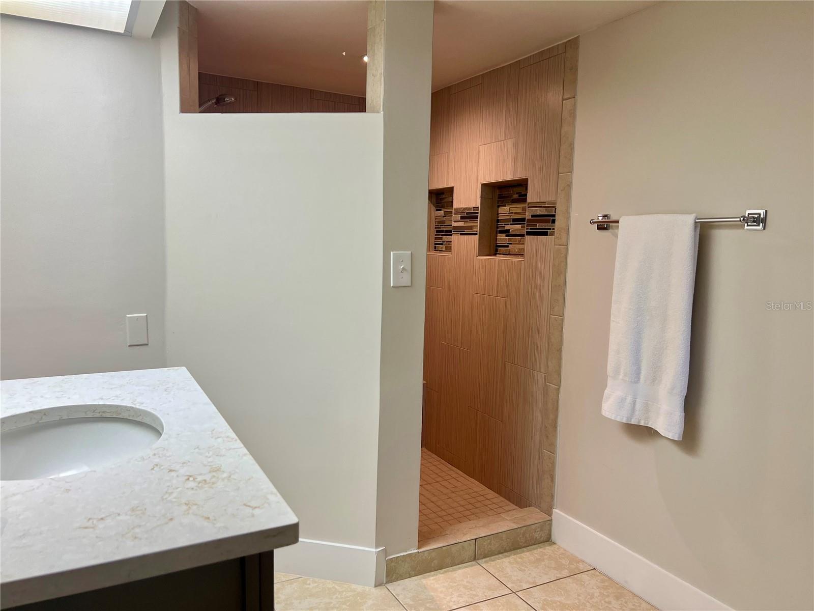 Image 22 of 56 For 632 Edgewater Drive 139
