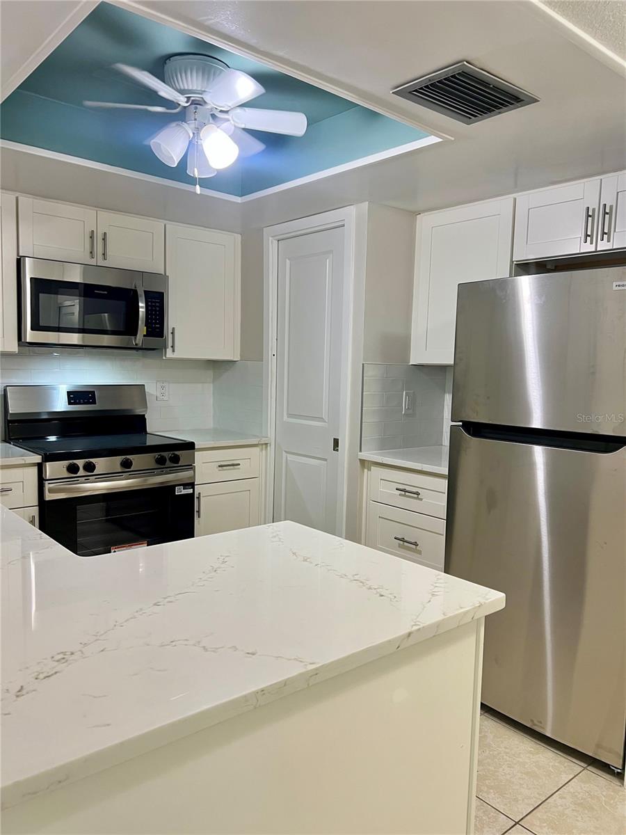 Image 4 of 56 For 632 Edgewater Drive 139
