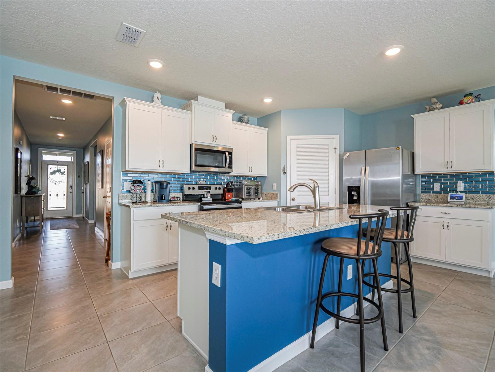Listing photo id 9 for 6455 Topaz Drive