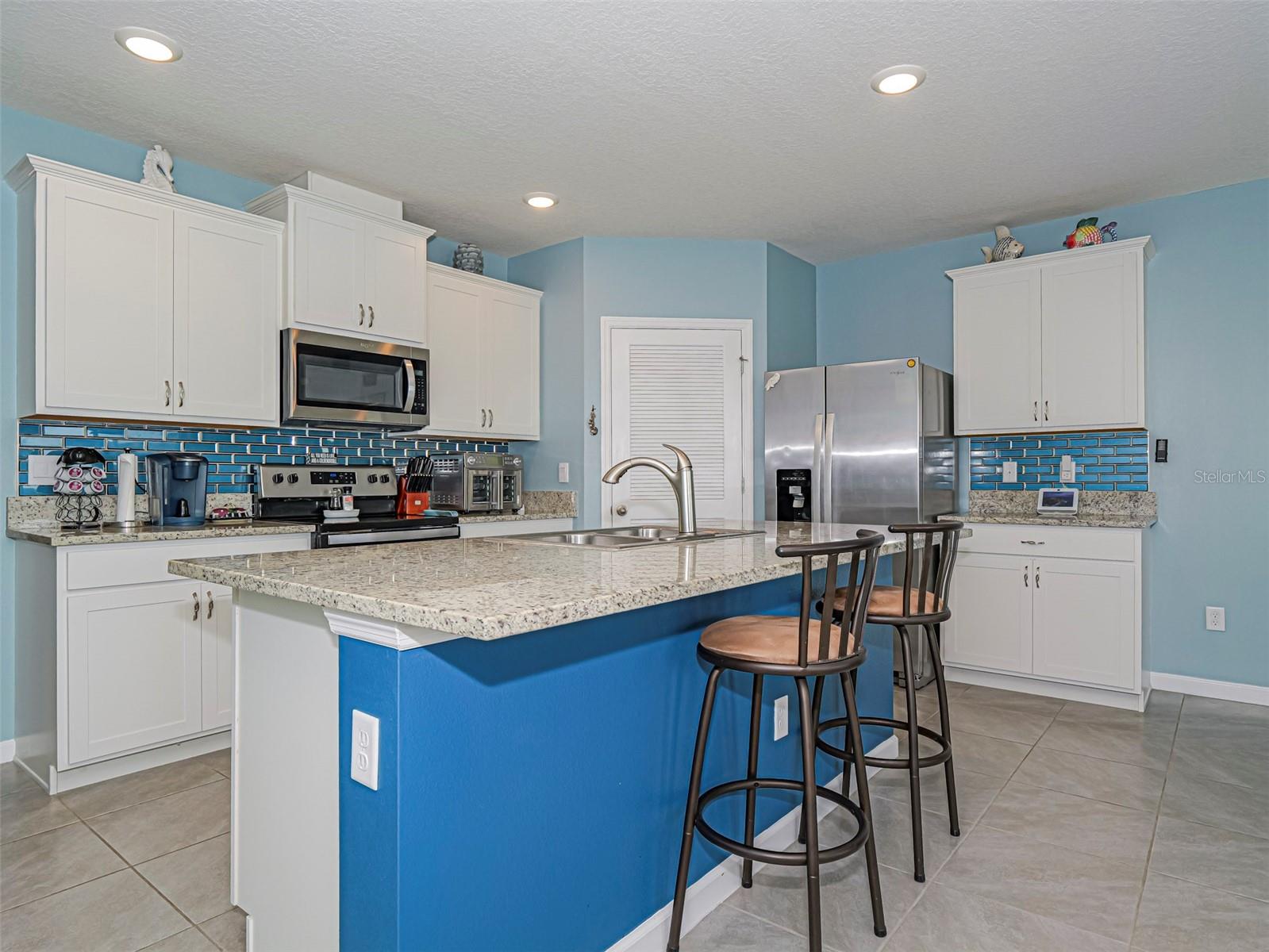 Listing photo id 10 for 6455 Topaz Drive