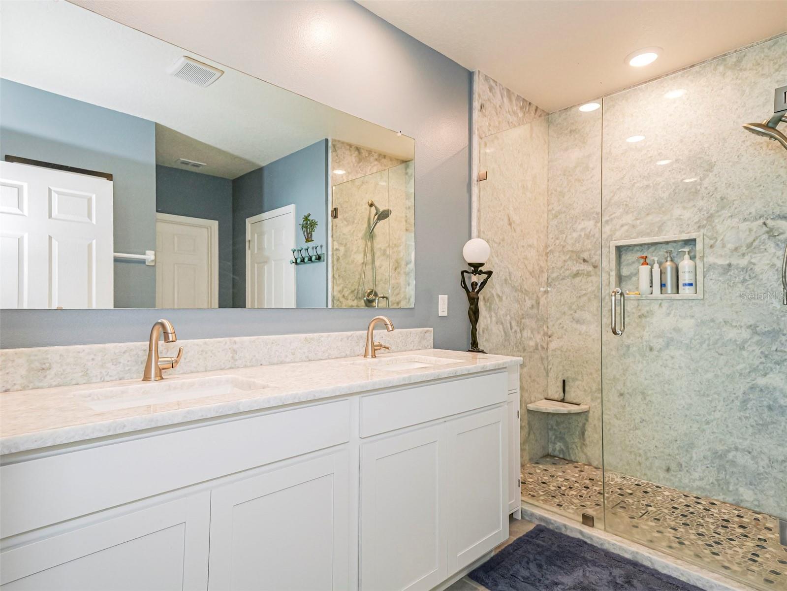 Listing photo id 19 for 6455 Topaz Drive