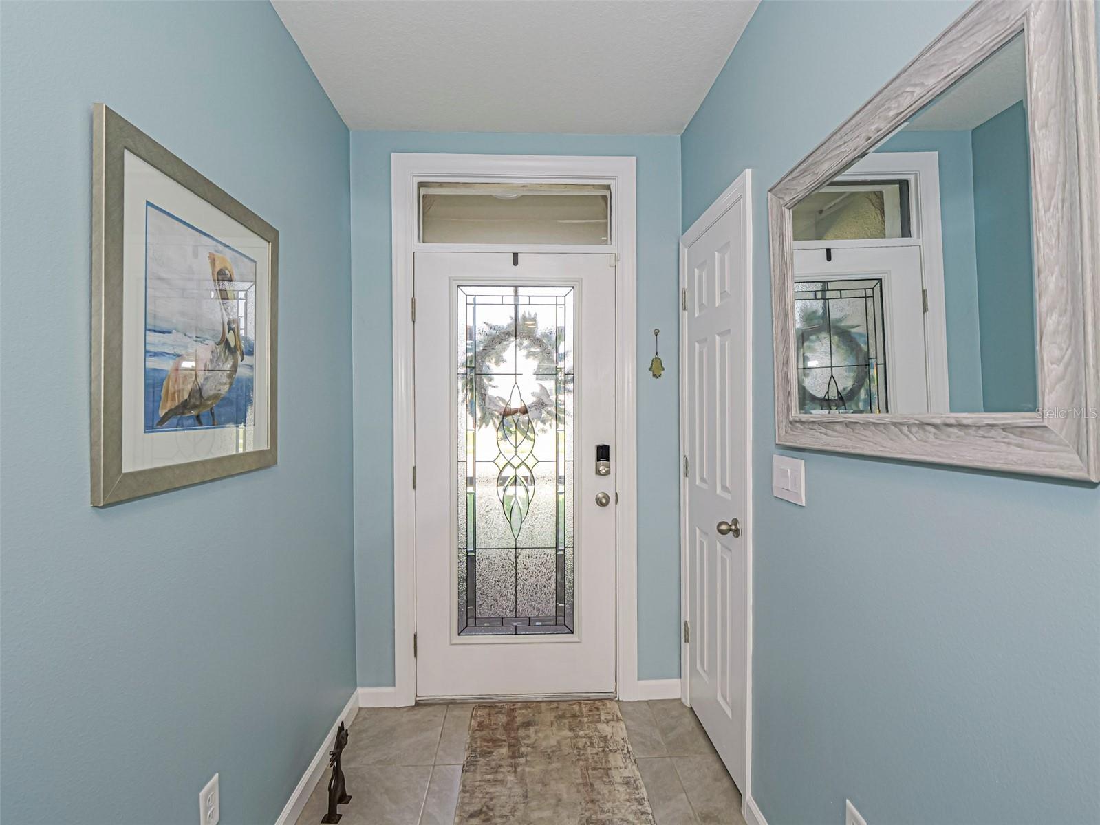 Listing photo id 3 for 6455 Topaz Drive