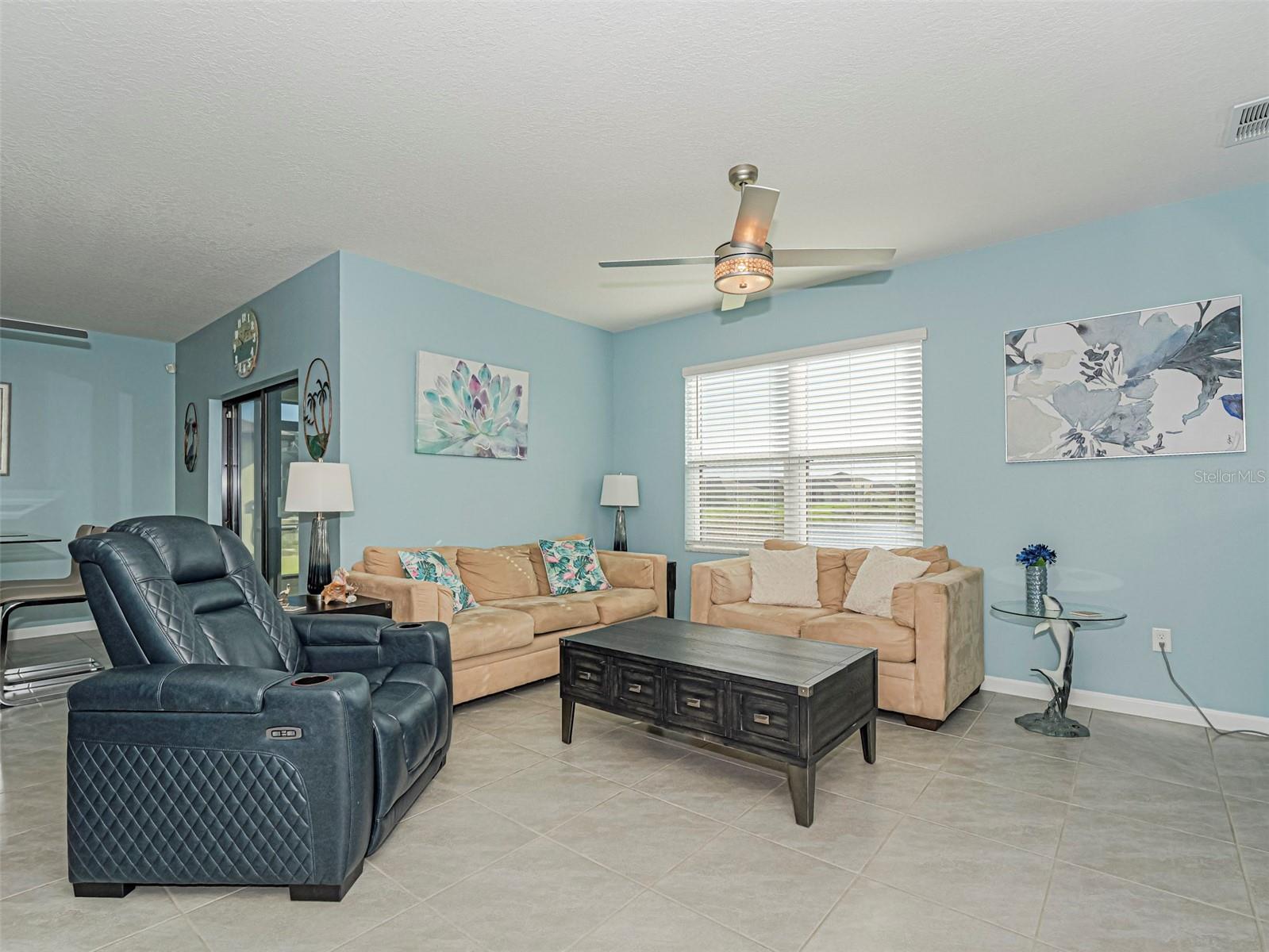 Listing photo id 7 for 6455 Topaz Drive