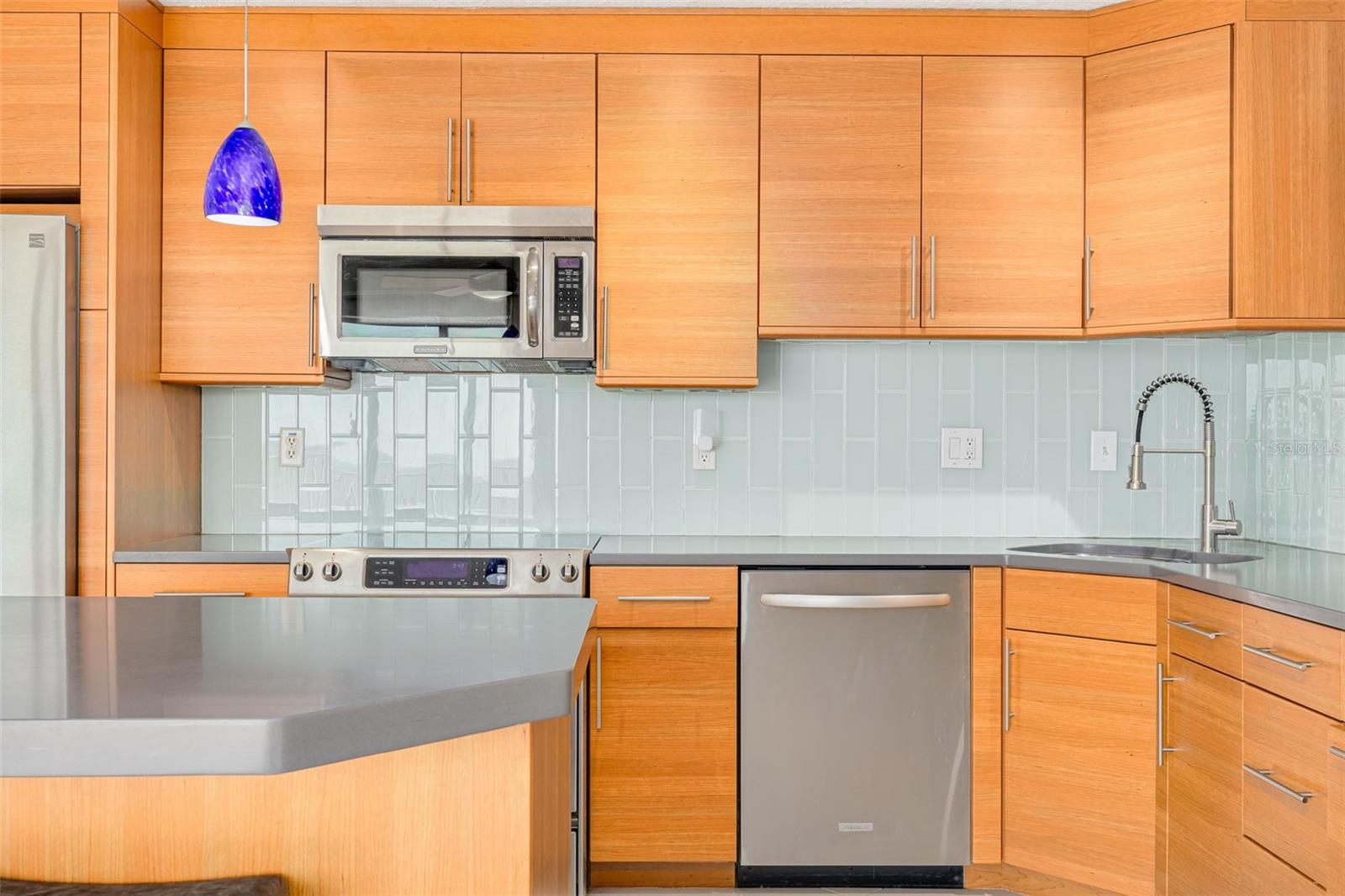 Image 13 of 36 For 7432 Sunshine Skyway Lane S 704