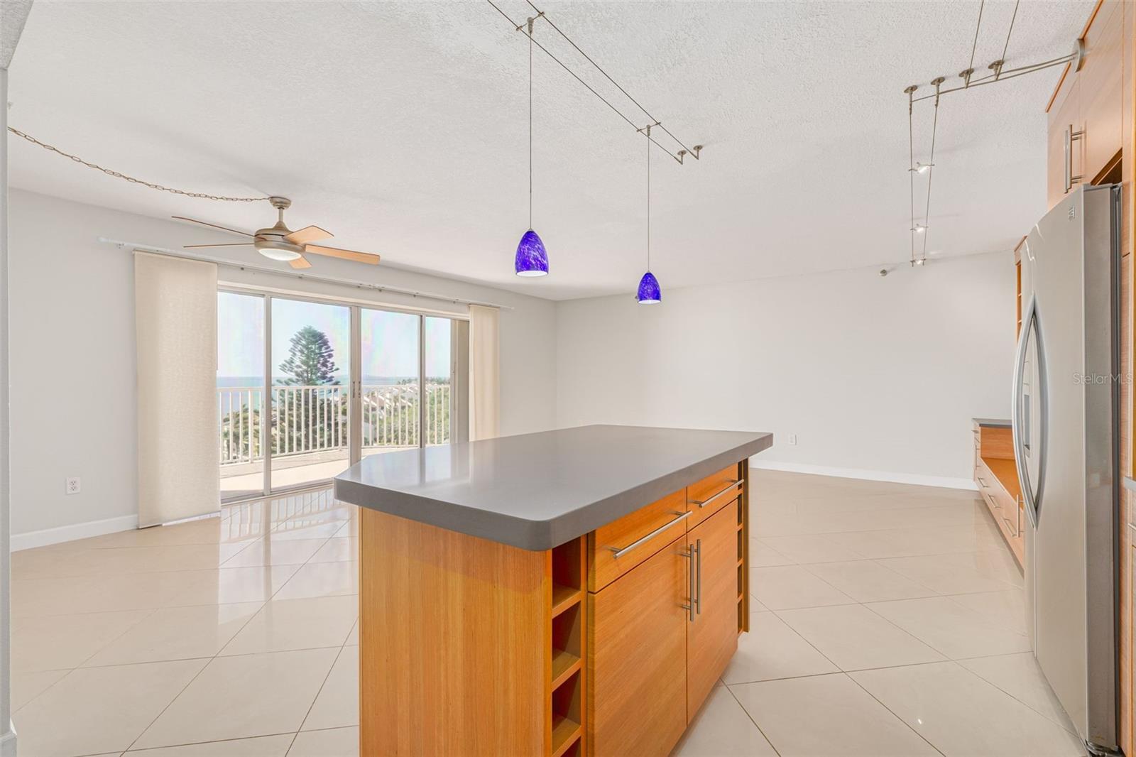 Image 3 of 36 For 7432 Sunshine Skyway Lane S 704