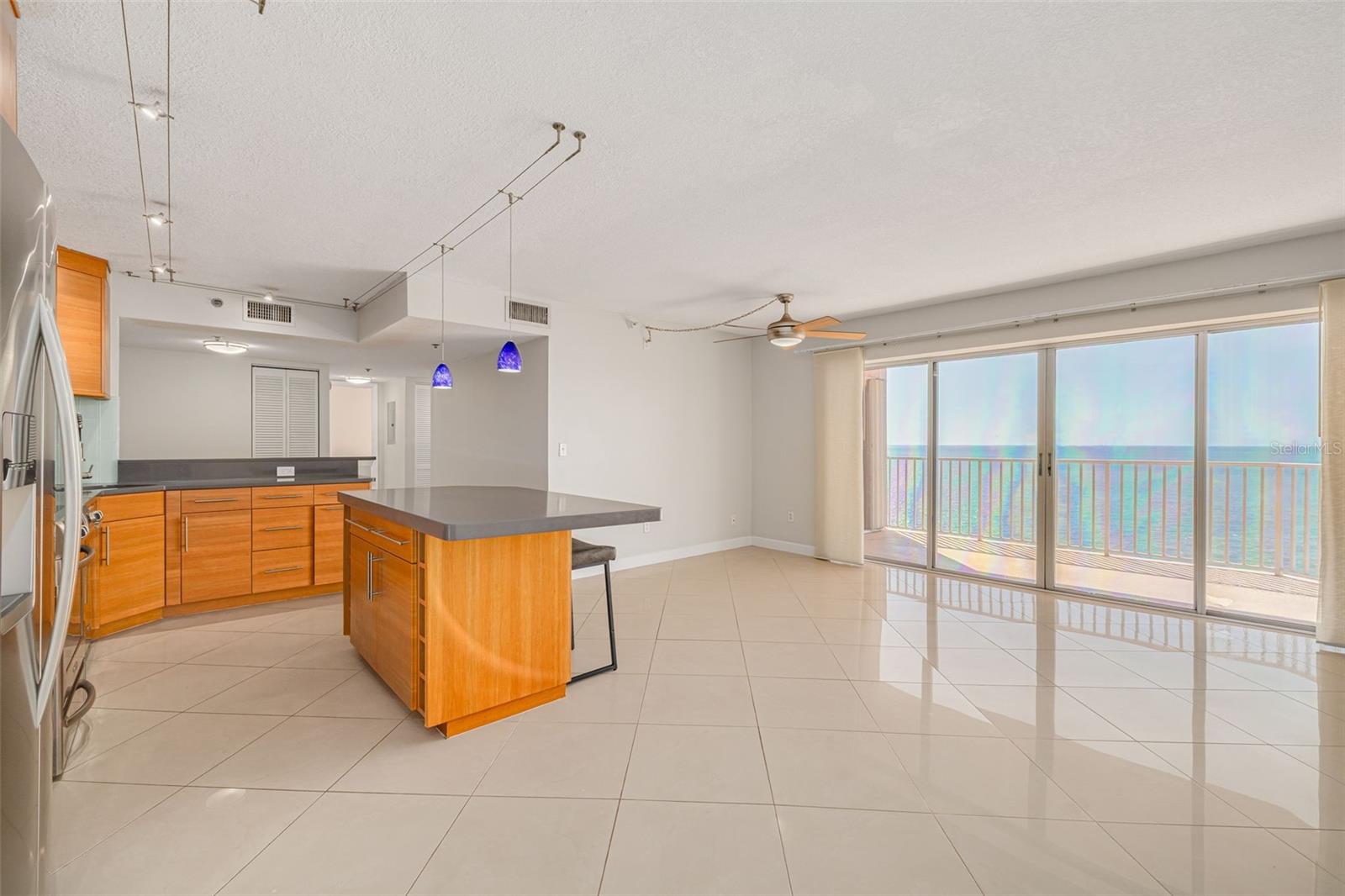 Image 4 of 36 For 7432 Sunshine Skyway Lane S 704