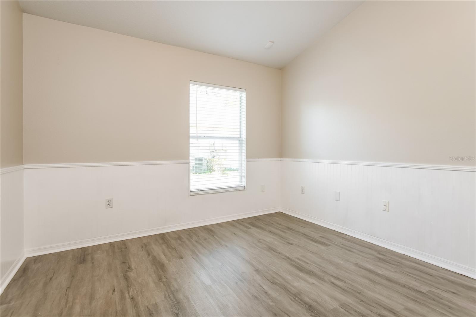 Image 11 of 15 For 2502 Balmoral Drive