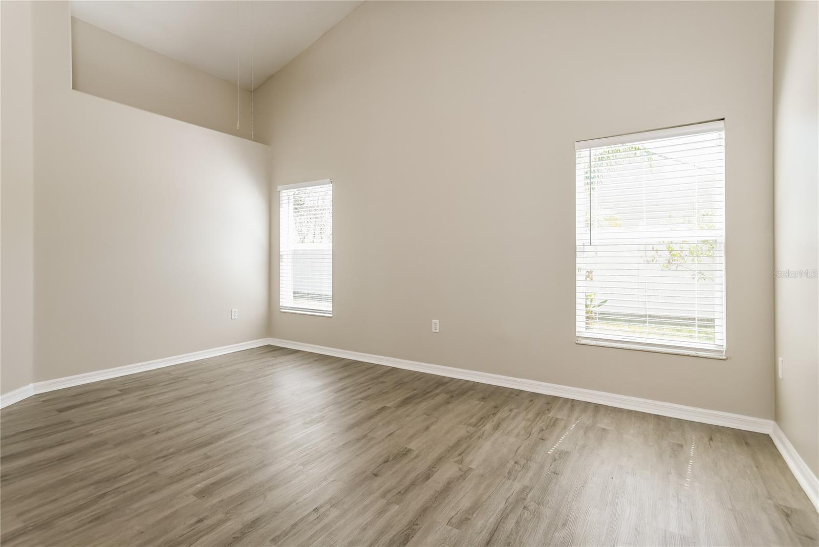 Image 13 of 15 For 2502 Balmoral Drive