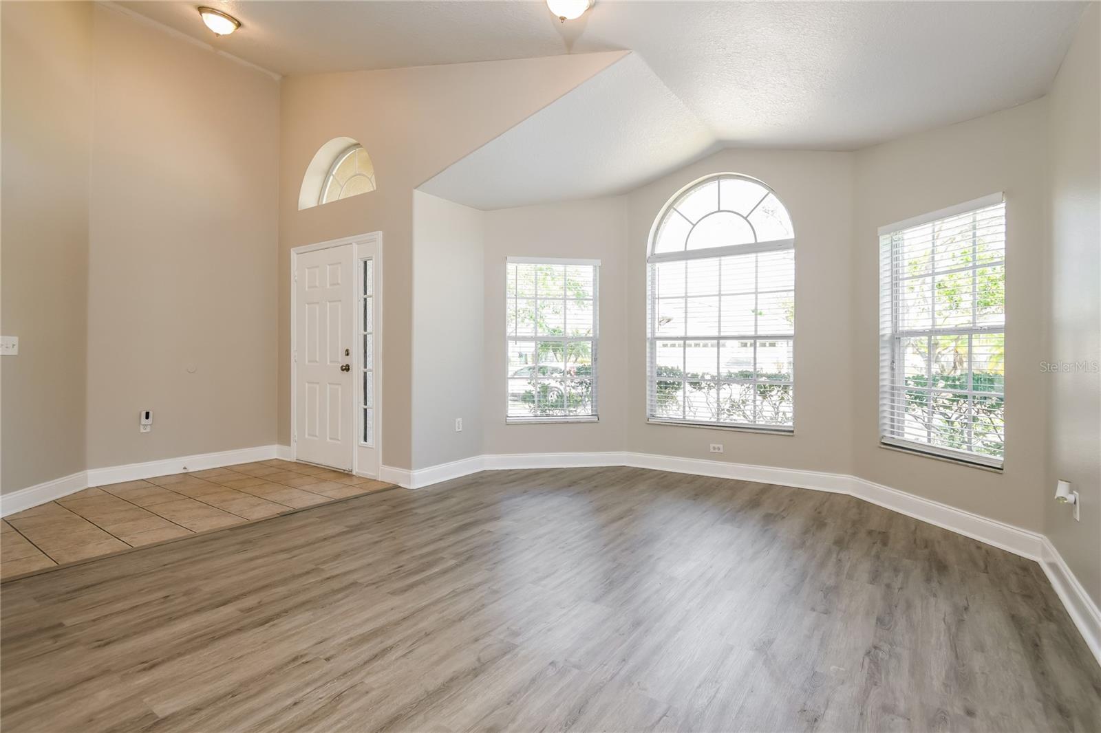Image 3 of 15 For 2502 Balmoral Drive