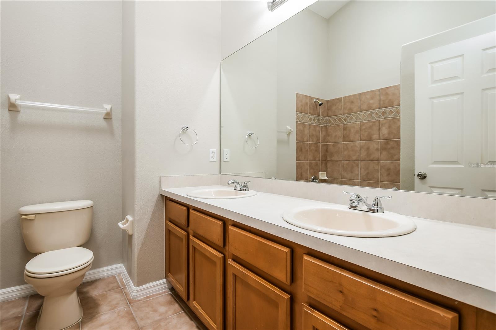 Image 9 of 15 For 2502 Balmoral Drive