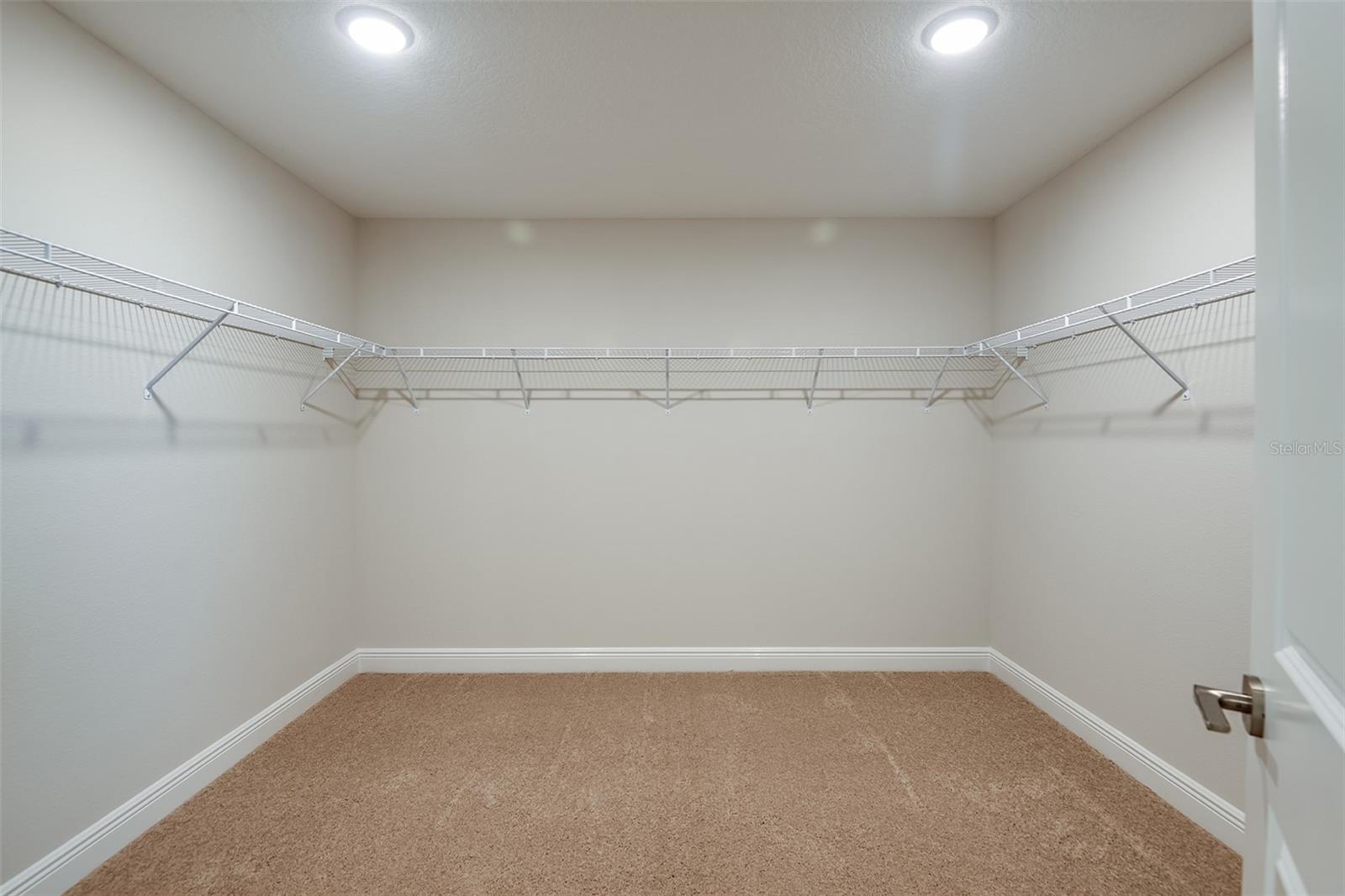 Listing photo id 10 for 9886 Annunciation Drive