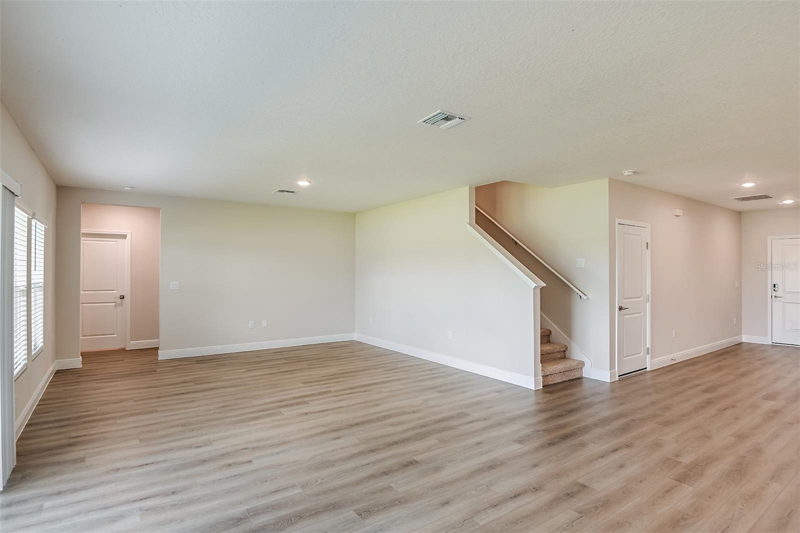 Listing photo id 14 for 9886 Annunciation Drive