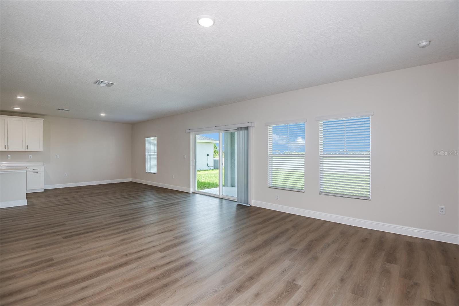 Listing photo id 16 for 9886 Annunciation Drive
