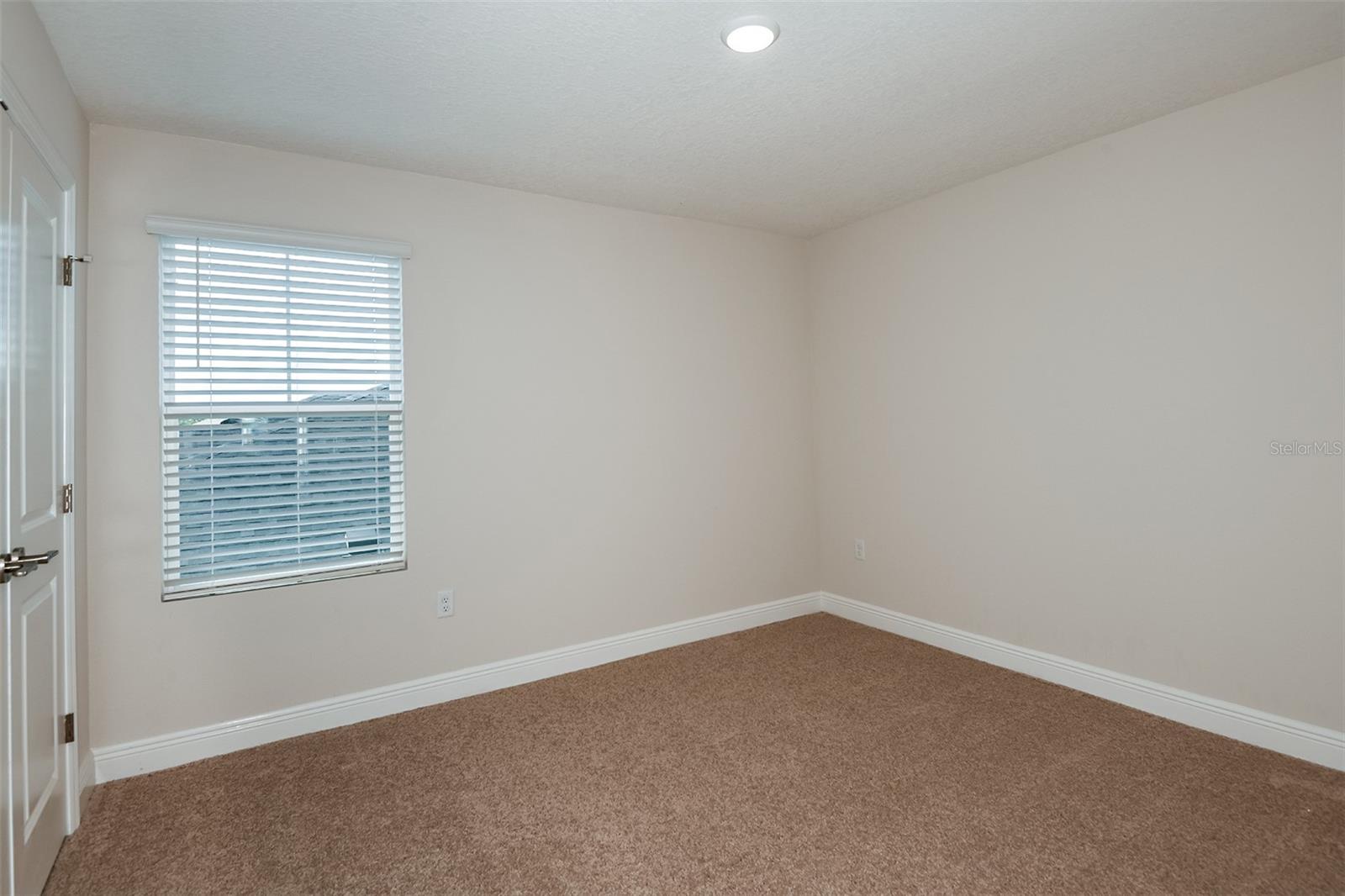 Listing photo id 17 for 9886 Annunciation Drive