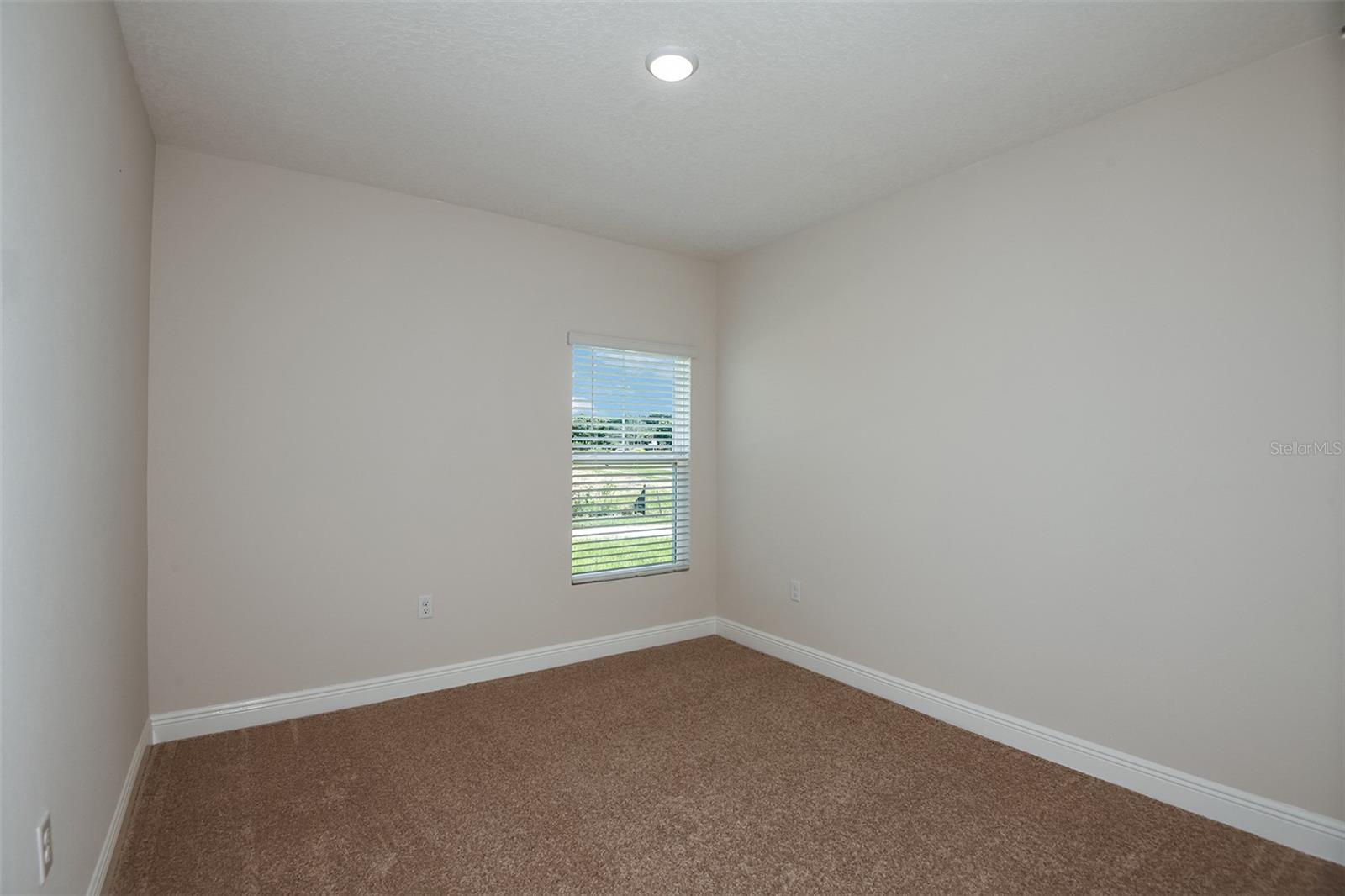 Listing photo id 18 for 9886 Annunciation Drive