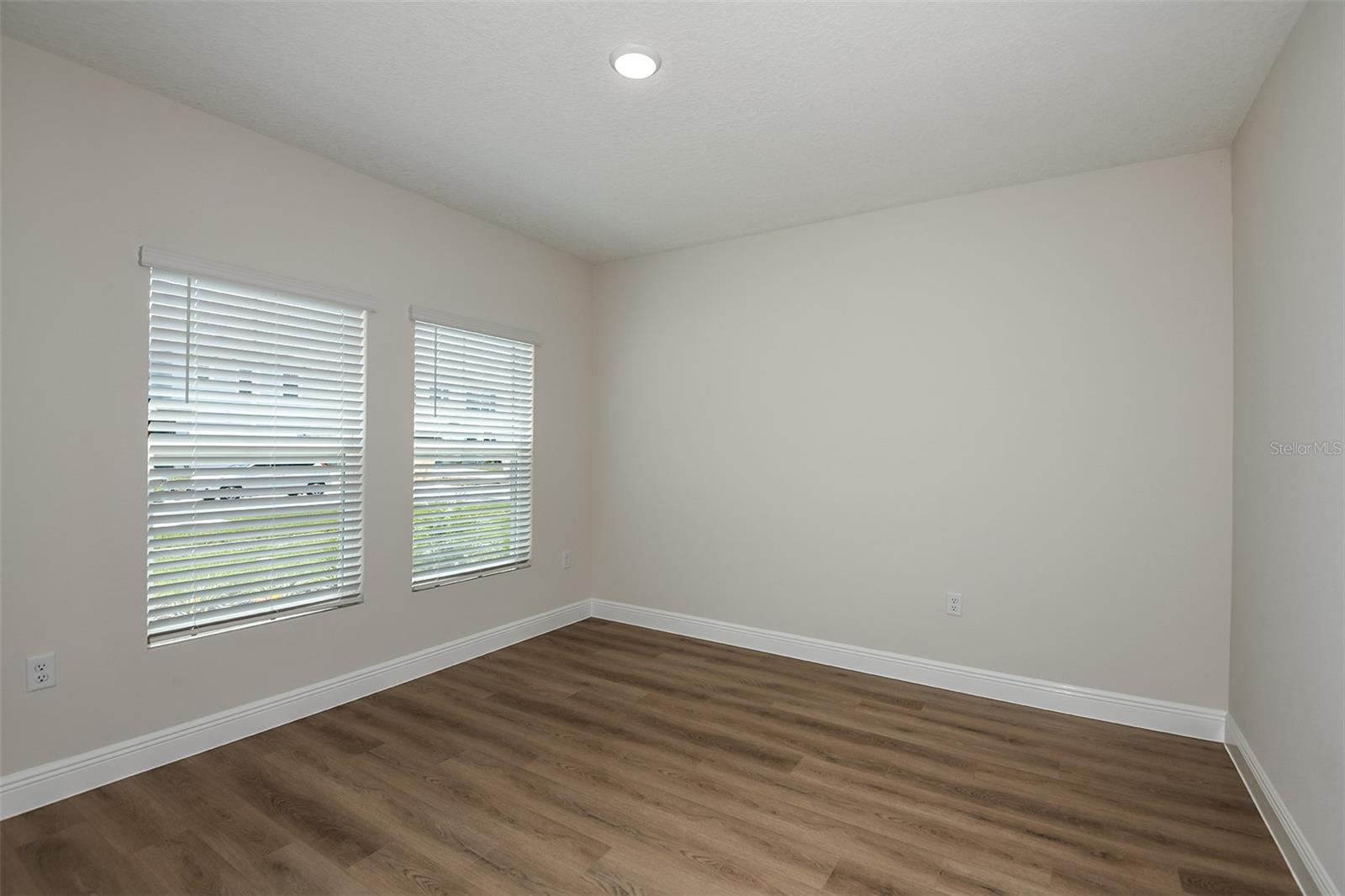 Listing photo id 21 for 9886 Annunciation Drive