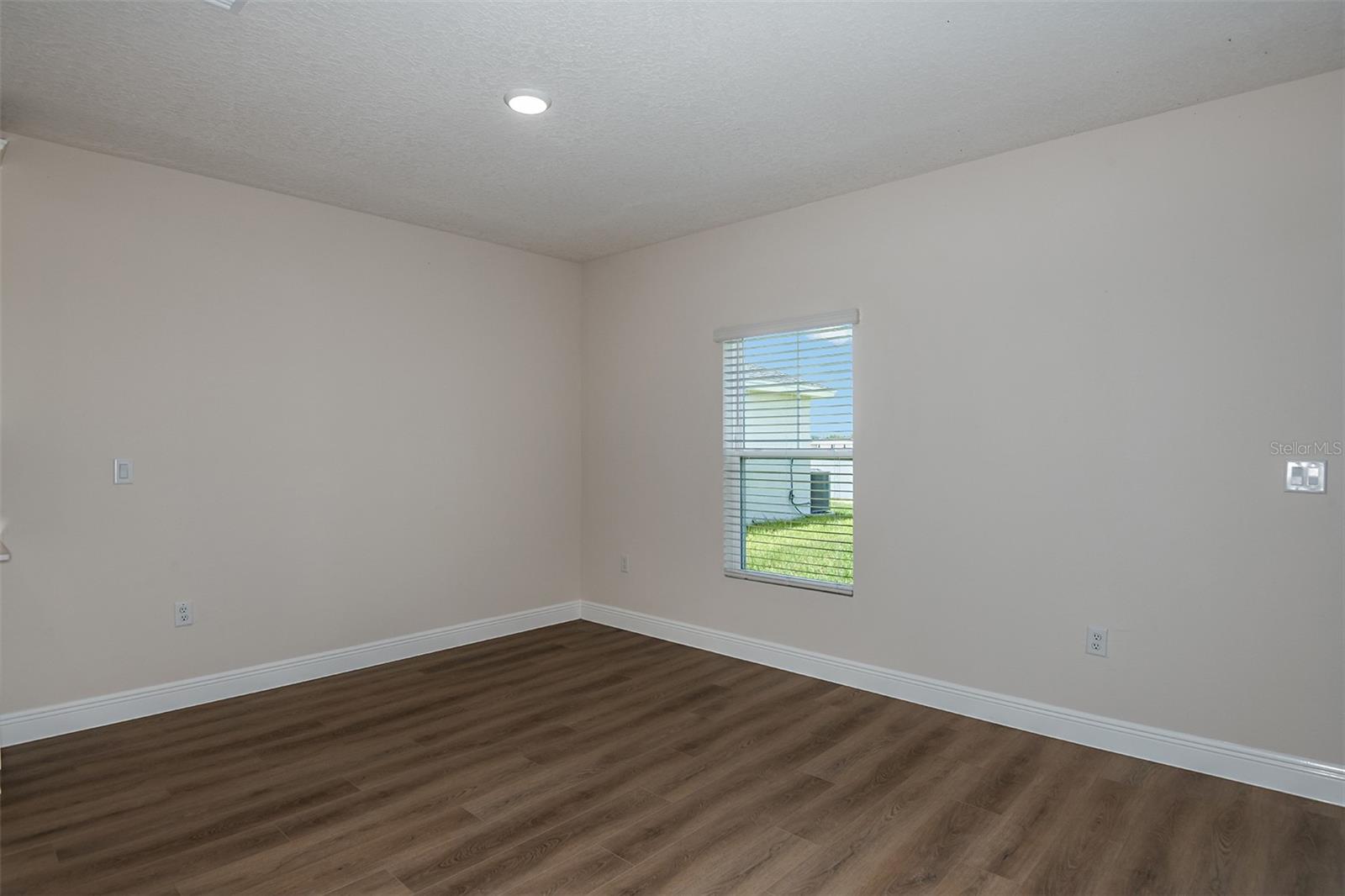 Listing photo id 23 for 9886 Annunciation Drive