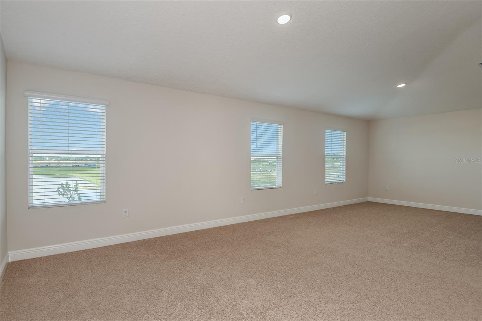 Listing photo id 3 for 9886 Annunciation Drive