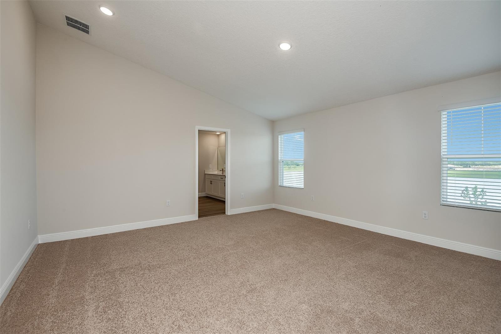 Listing photo id 5 for 9886 Annunciation Drive