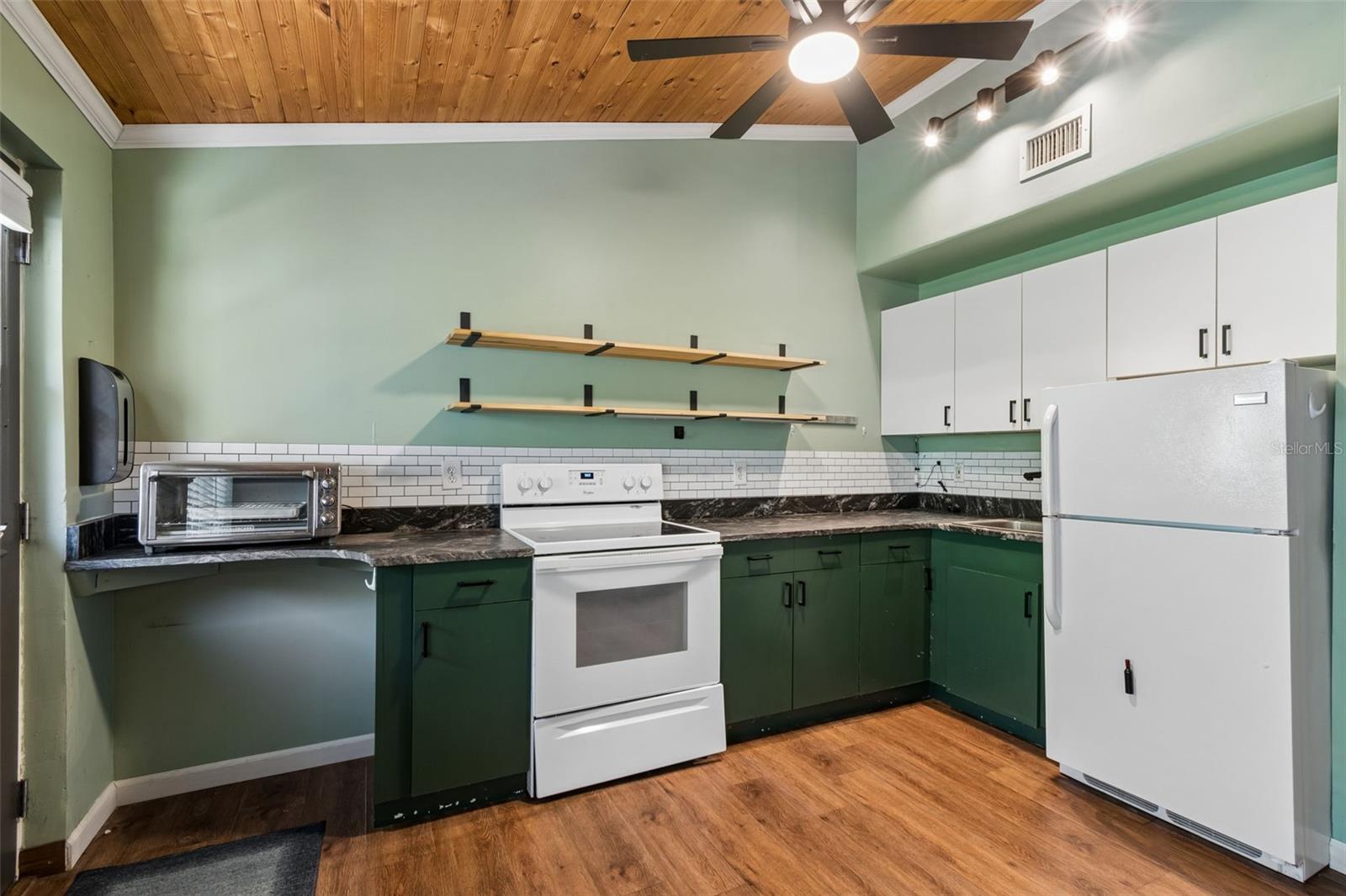 Image 81 of 95 For 487 Pinellas Bayway S 207