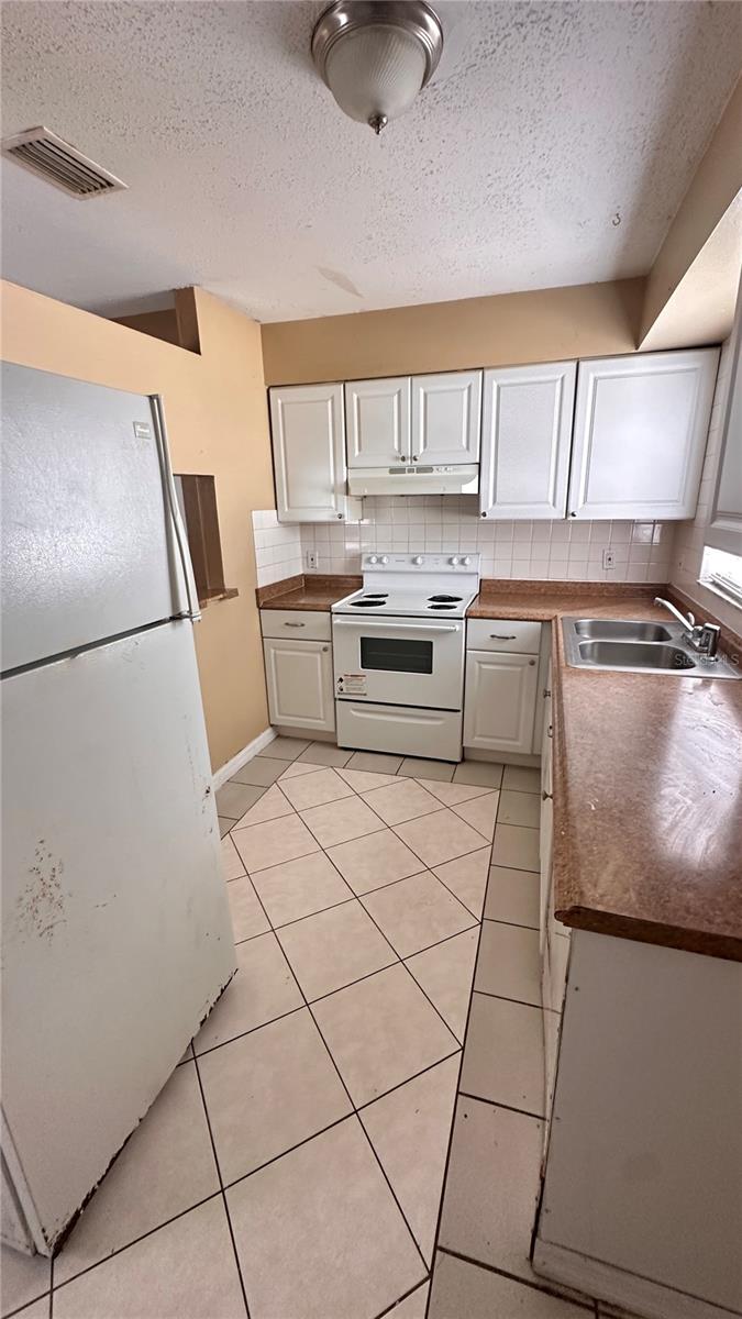 Listing photo id 3 for 3760 135th Avenue