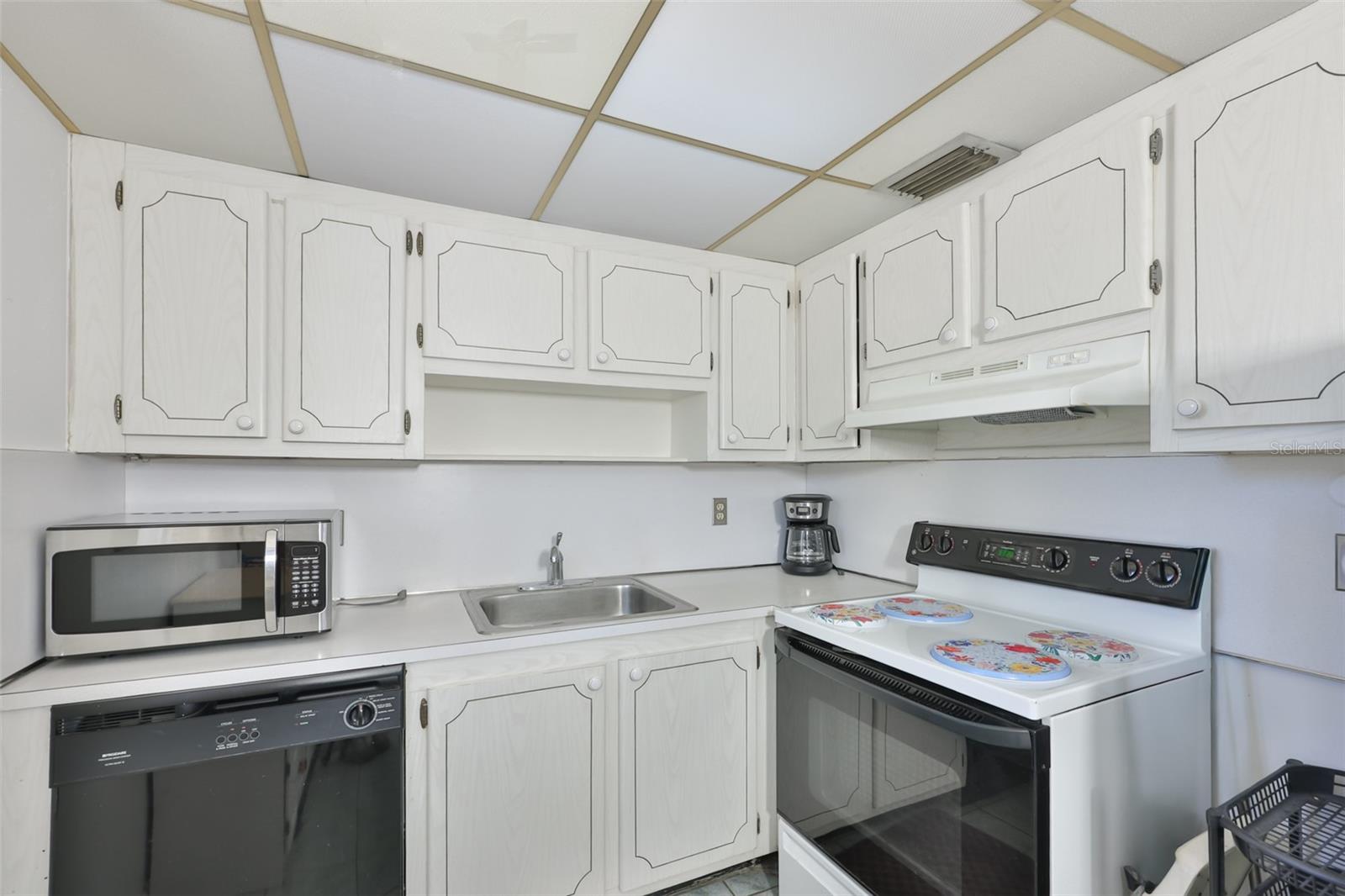 Image 10 of 40 For 1802 Bedford Terrace 177