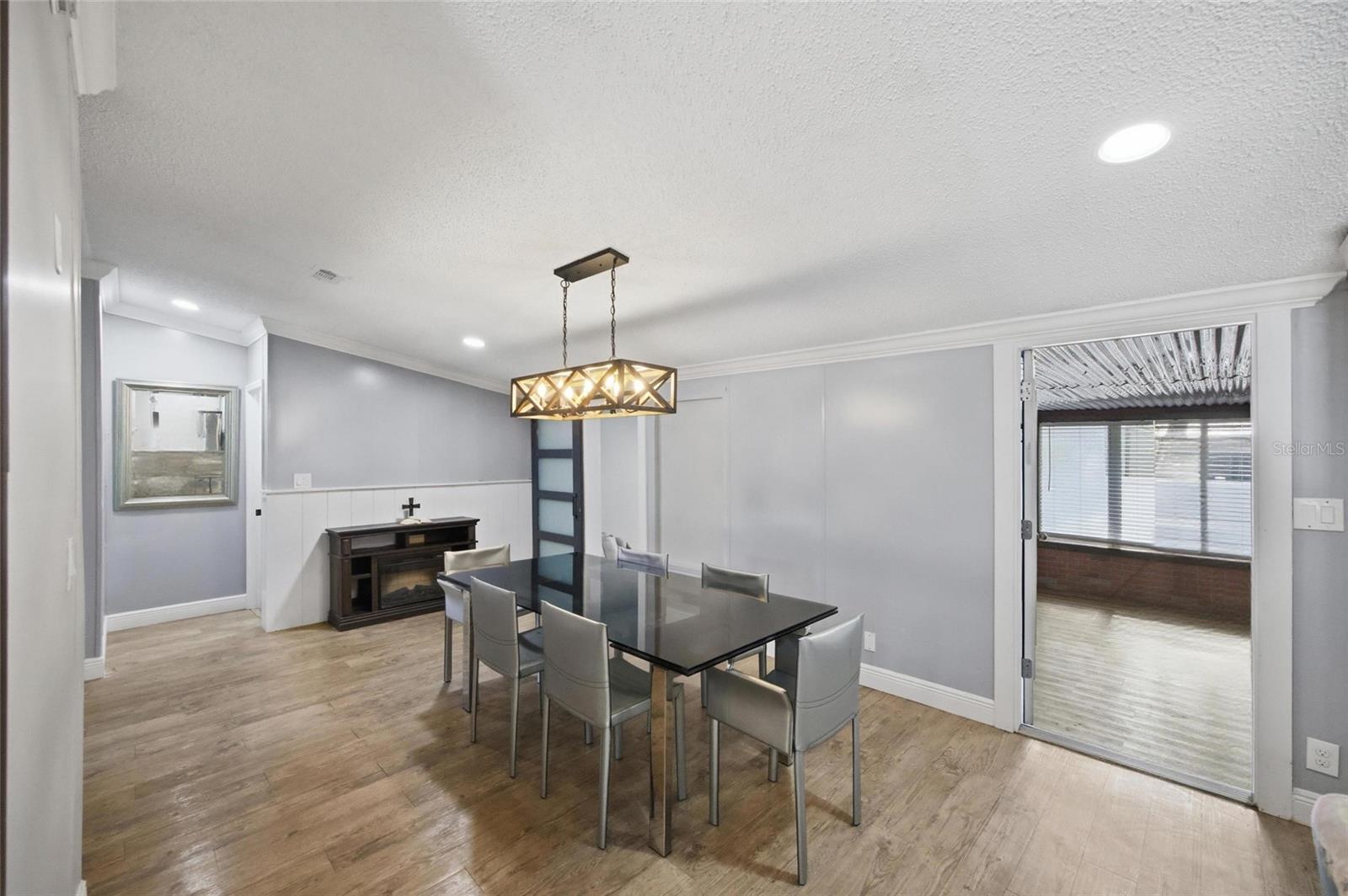 Image 10 of 35 For 11821 Grovewood Avenue