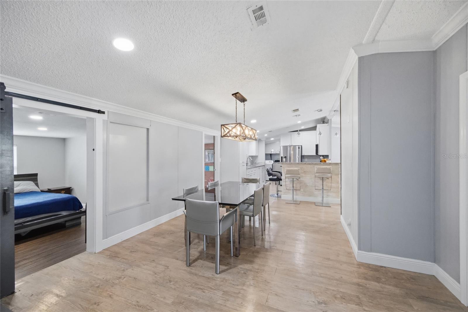 Image 11 of 35 For 11821 Grovewood Avenue