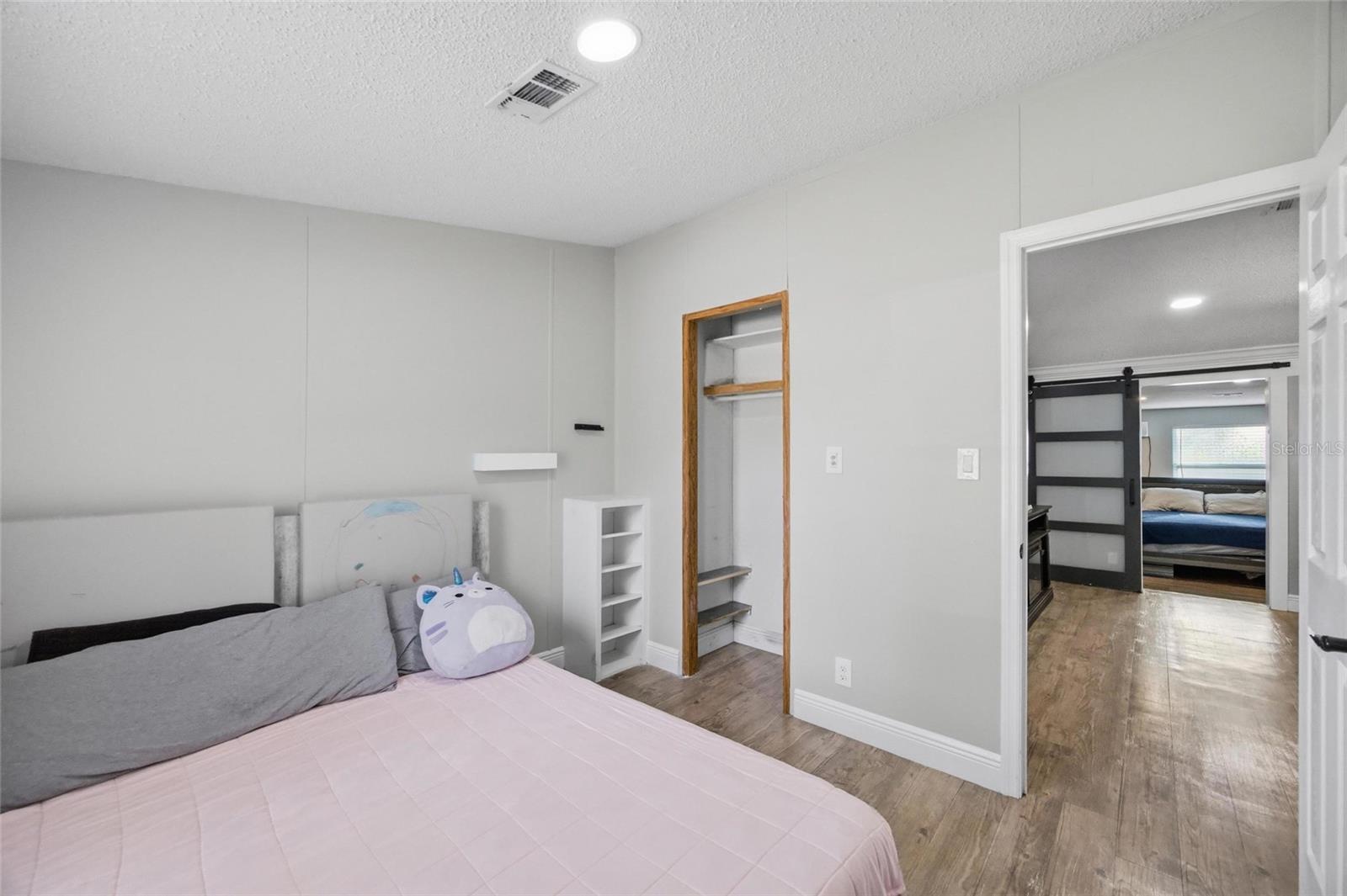 Image 17 of 35 For 11821 Grovewood Avenue