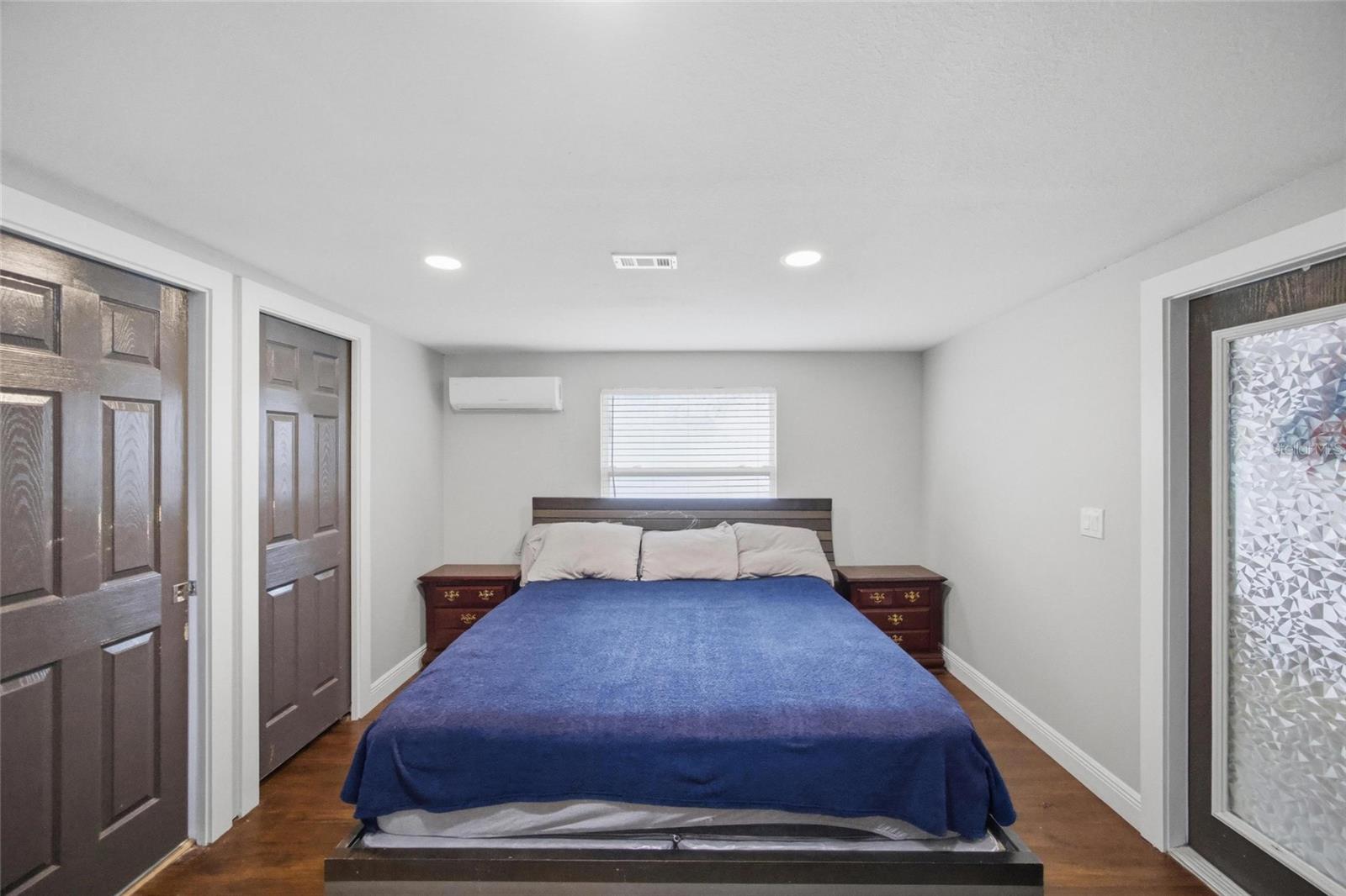 Image 18 of 35 For 11821 Grovewood Avenue